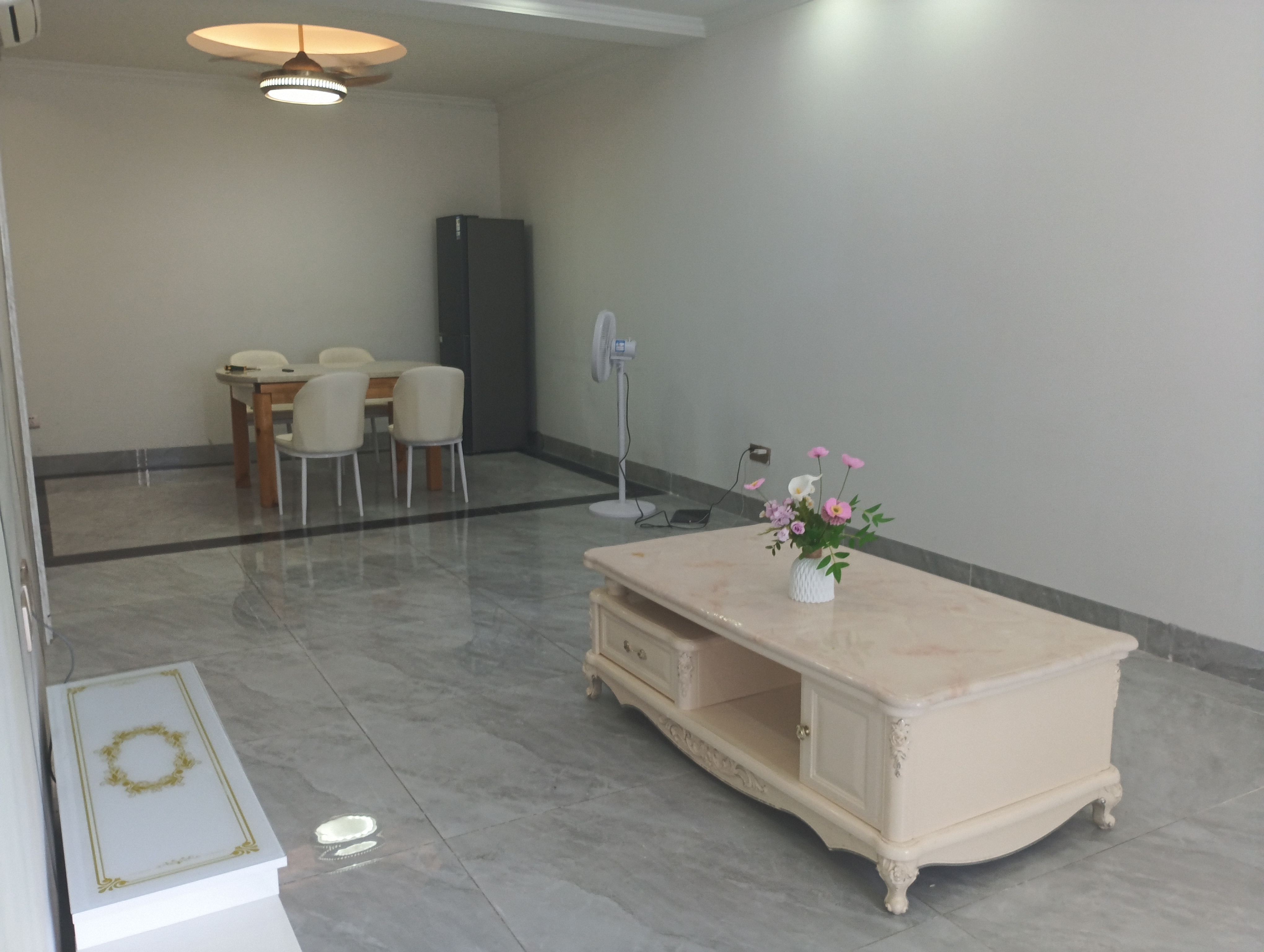 国安大厦 3室2厅1卫 2500.0元/月 国安大厦 3室2厅1卫 2500.0元/月室内图