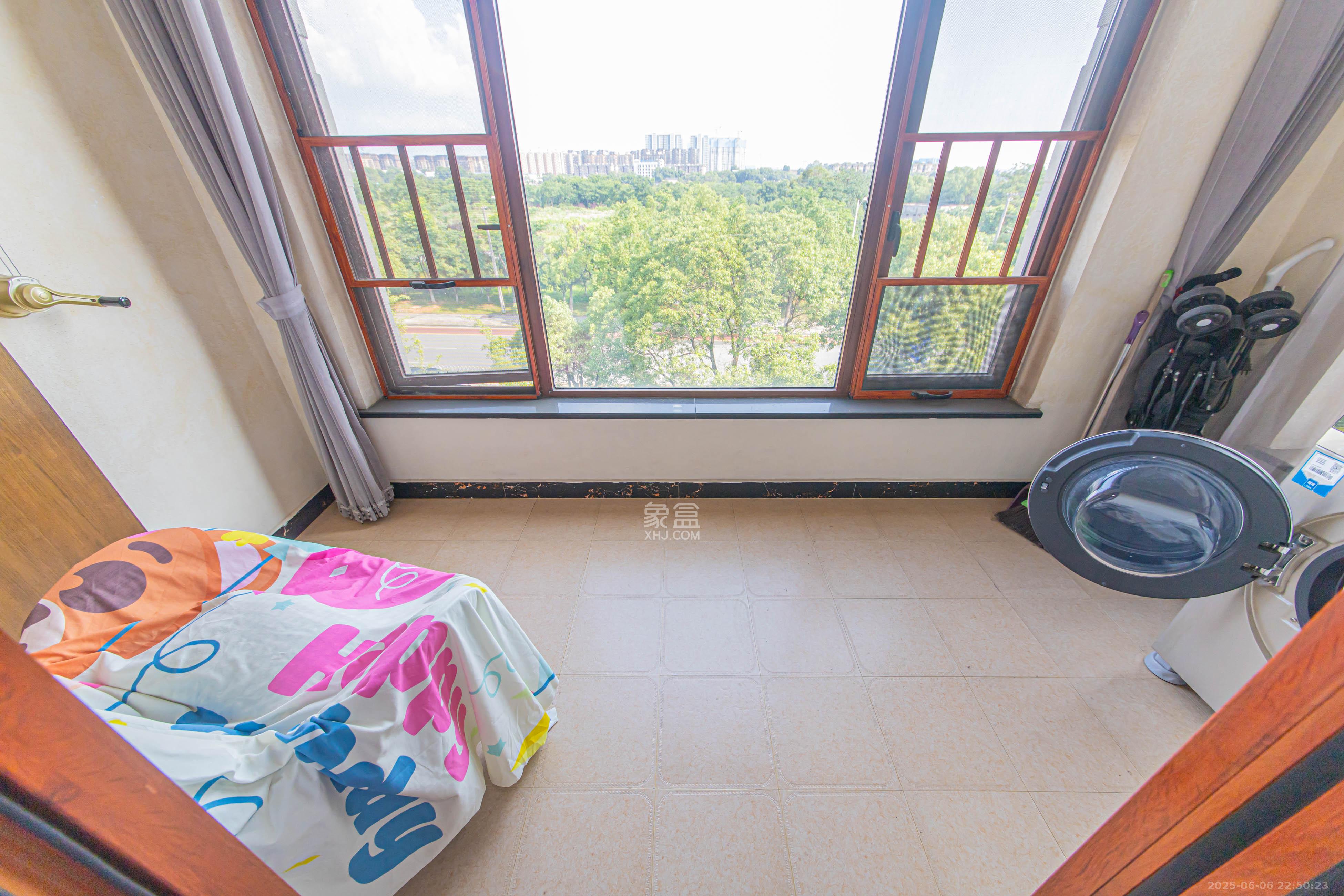 北辰中央公园A区 3室2厅2卫 165.0万 北辰中央公园A区 3室2厅2卫 165.0万阳台