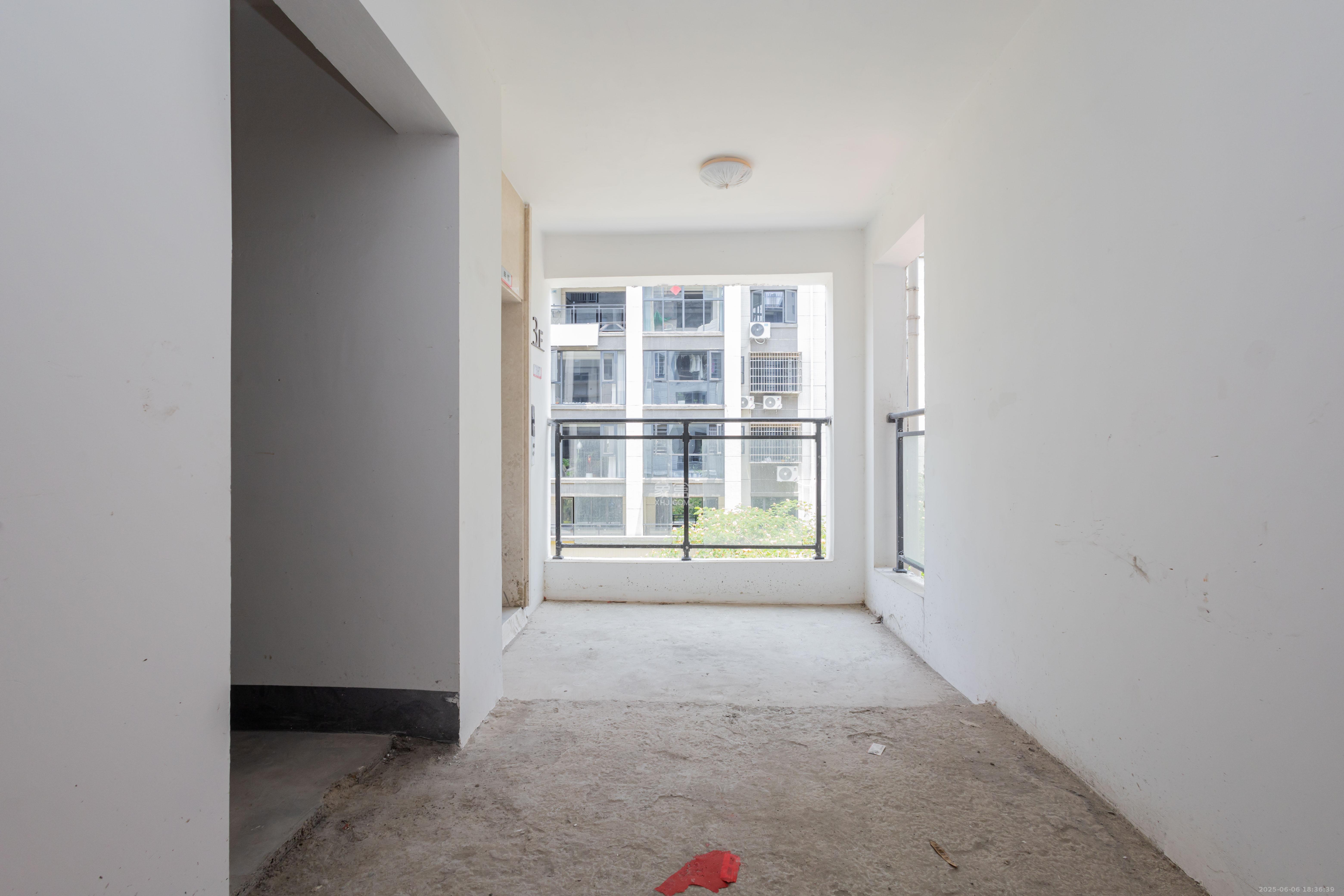 敏捷珑玥府 5室2厅2卫 140.0万 敏捷珑玥府 5室2厅2卫 140.0万卧室