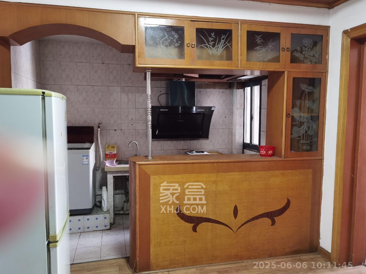 长郡花园  3室1厅1卫   2300.00元/月室内图