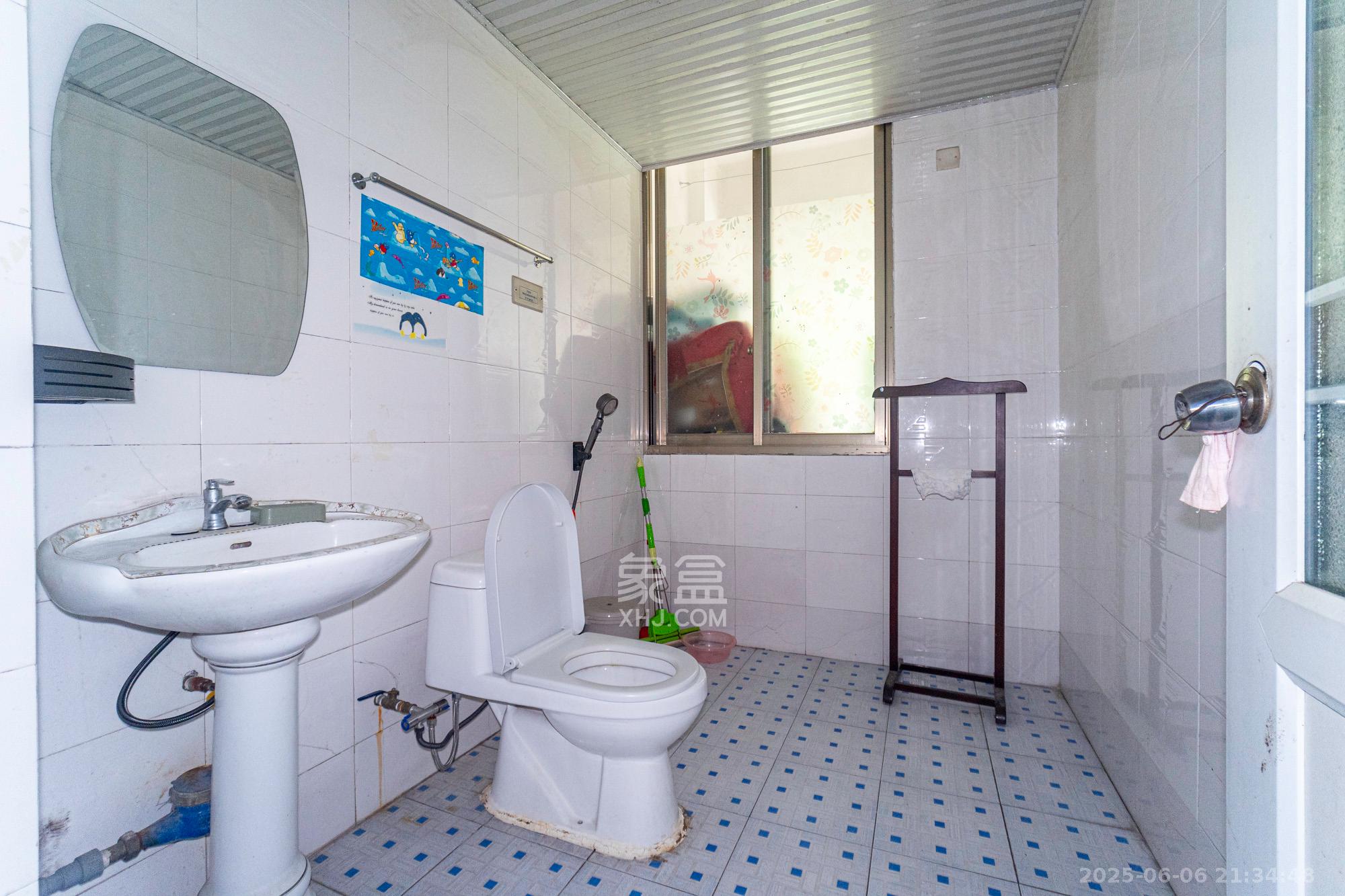 阳光丽景  3室2厅1卫    69.8万 阳光丽景  3室2厅1卫    69.8万卫生间