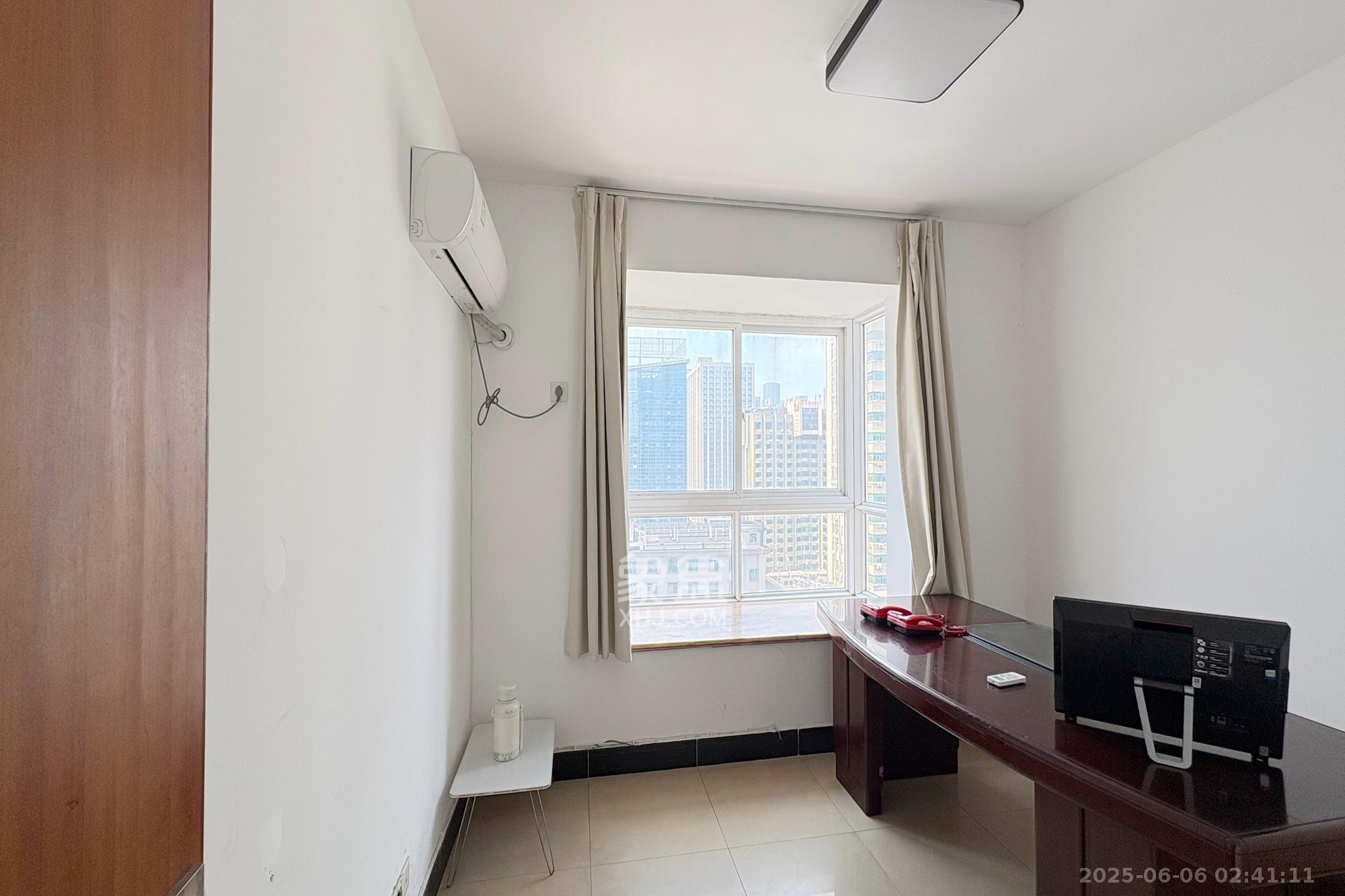 五一华府 4室2厅2卫 168.0万 五一华府 4室2厅2卫 168.0万卧室