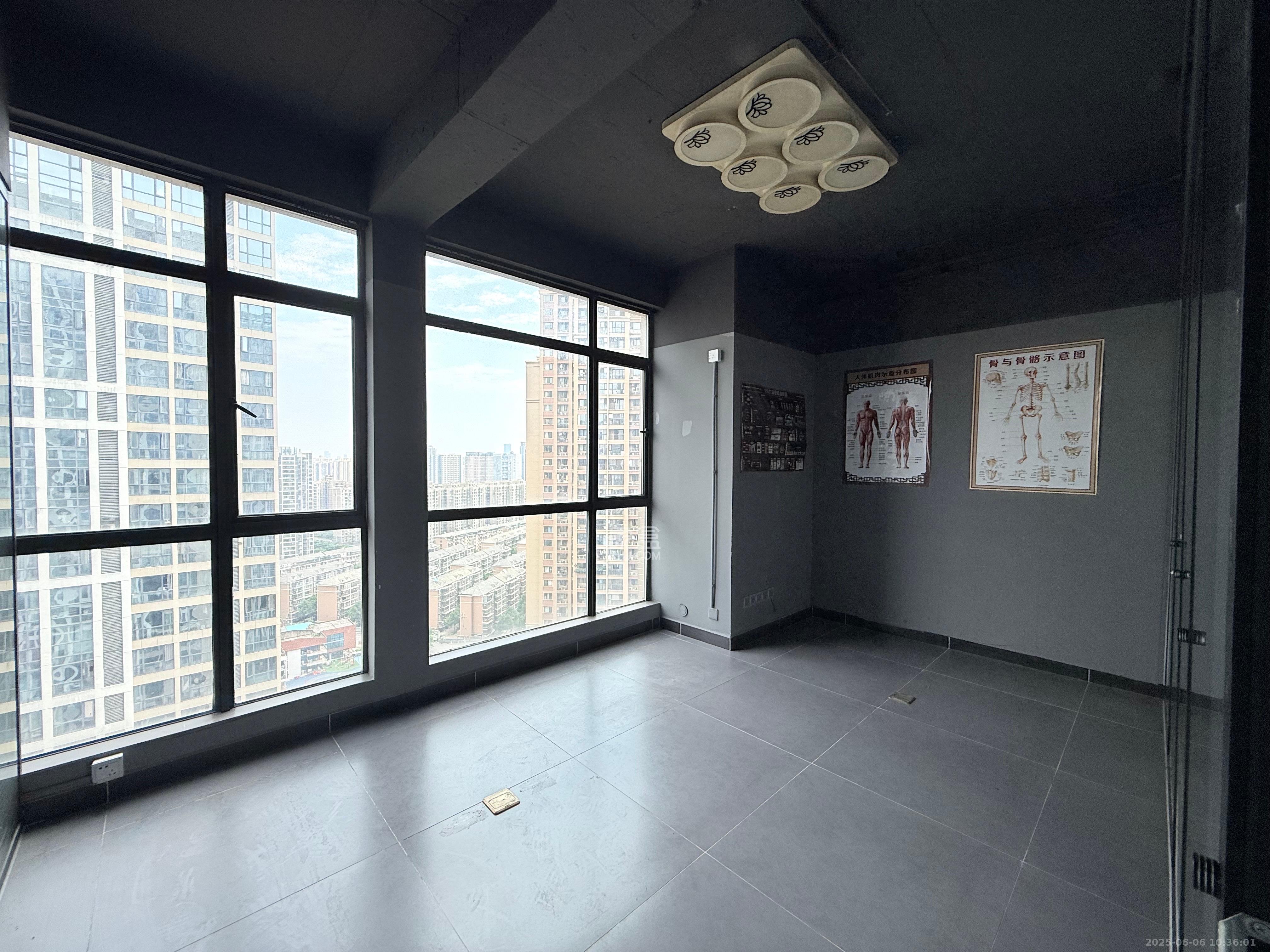 融科东南海 3室2厅1卫 3400.0元/月 融科东南海 3室2厅1卫 3400.0元/月室内图