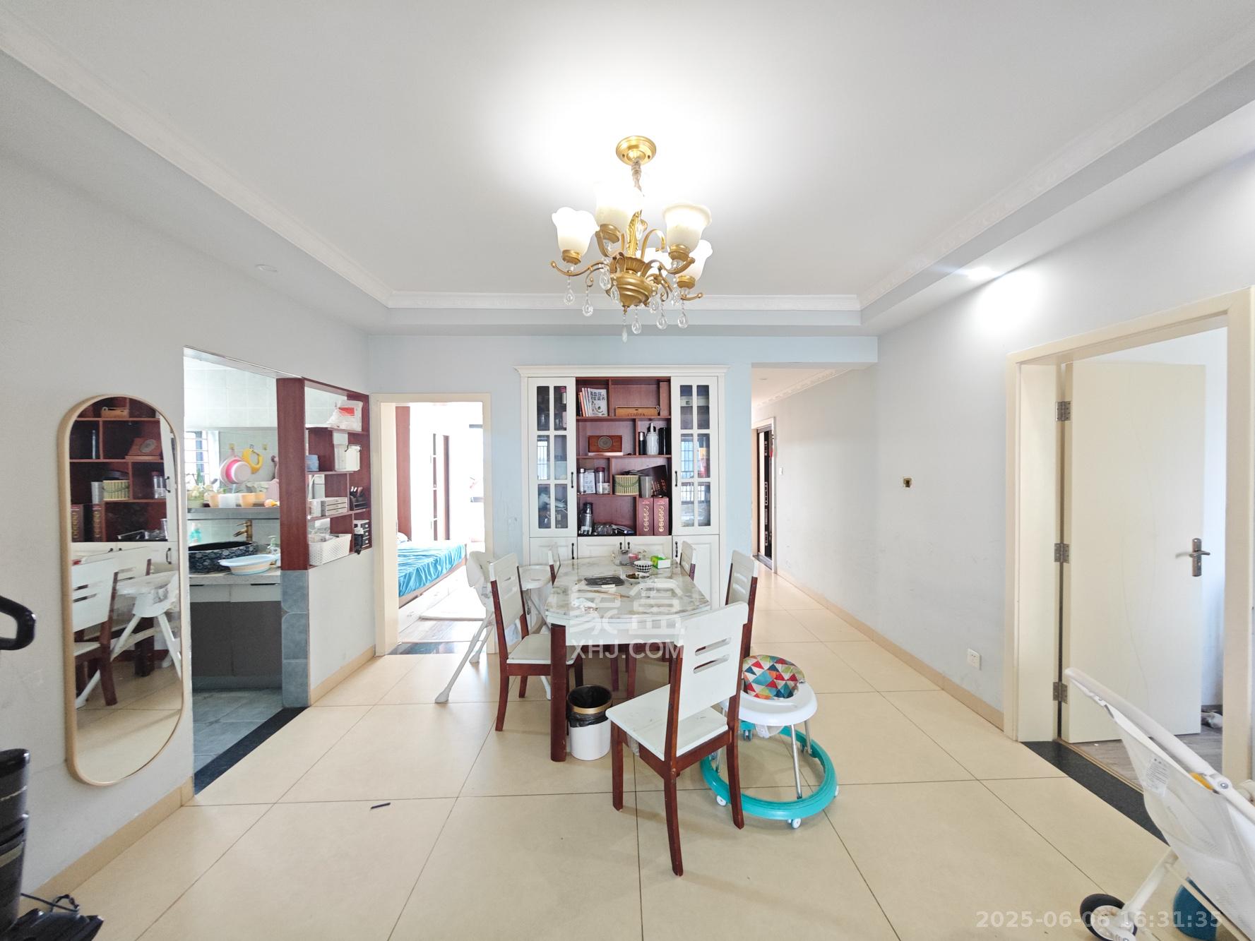 南颐园 4室2厅2卫 79.8万 南颐园 4室2厅2卫 79.8万客厅