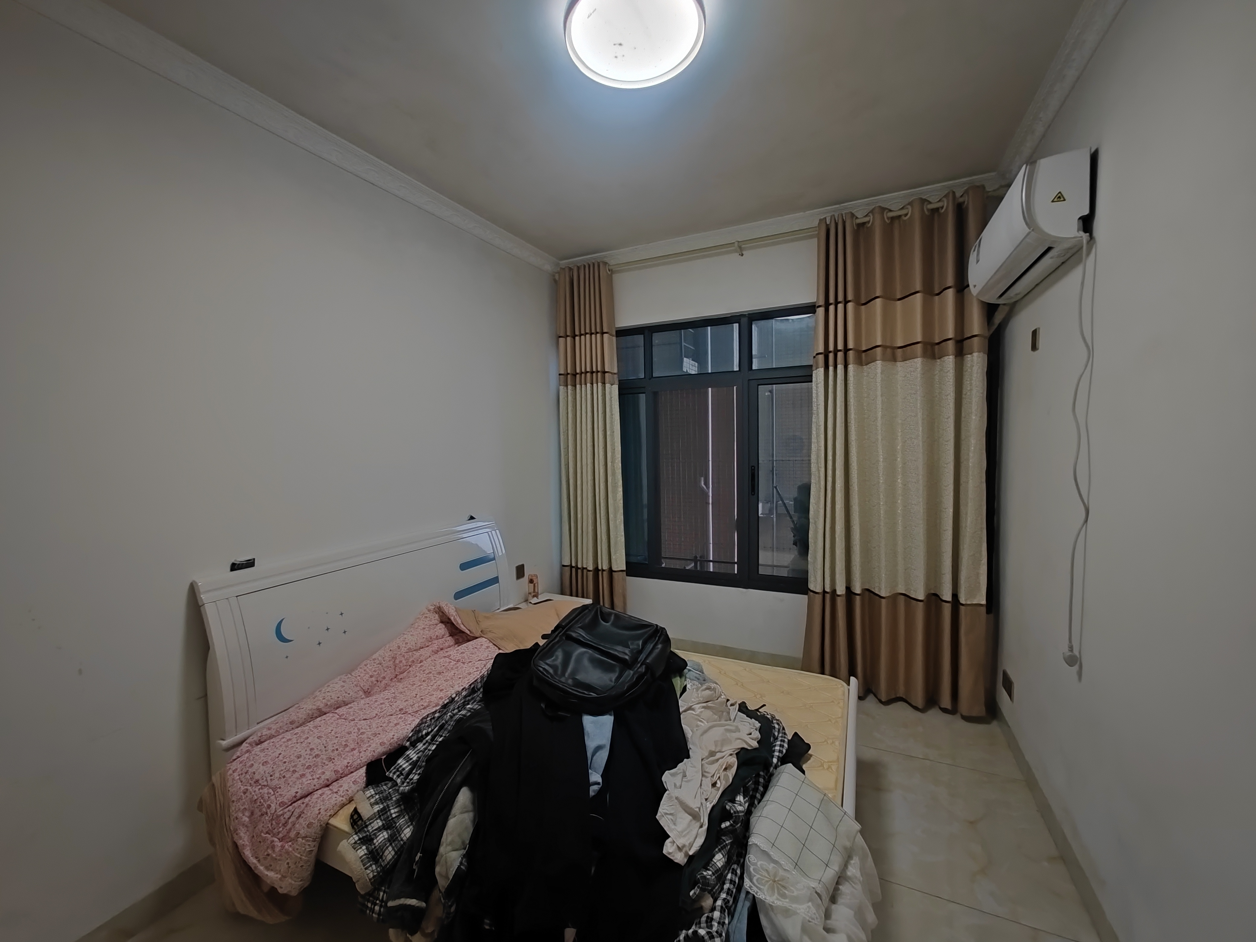 悦江山 4室2厅2卫 85.0万 悦江山 4室2厅2卫 85.0万客厅