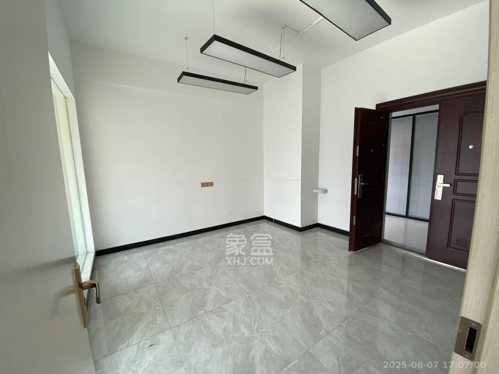 合能洋湖公馆   130.62㎡      6000.0元/月室内图