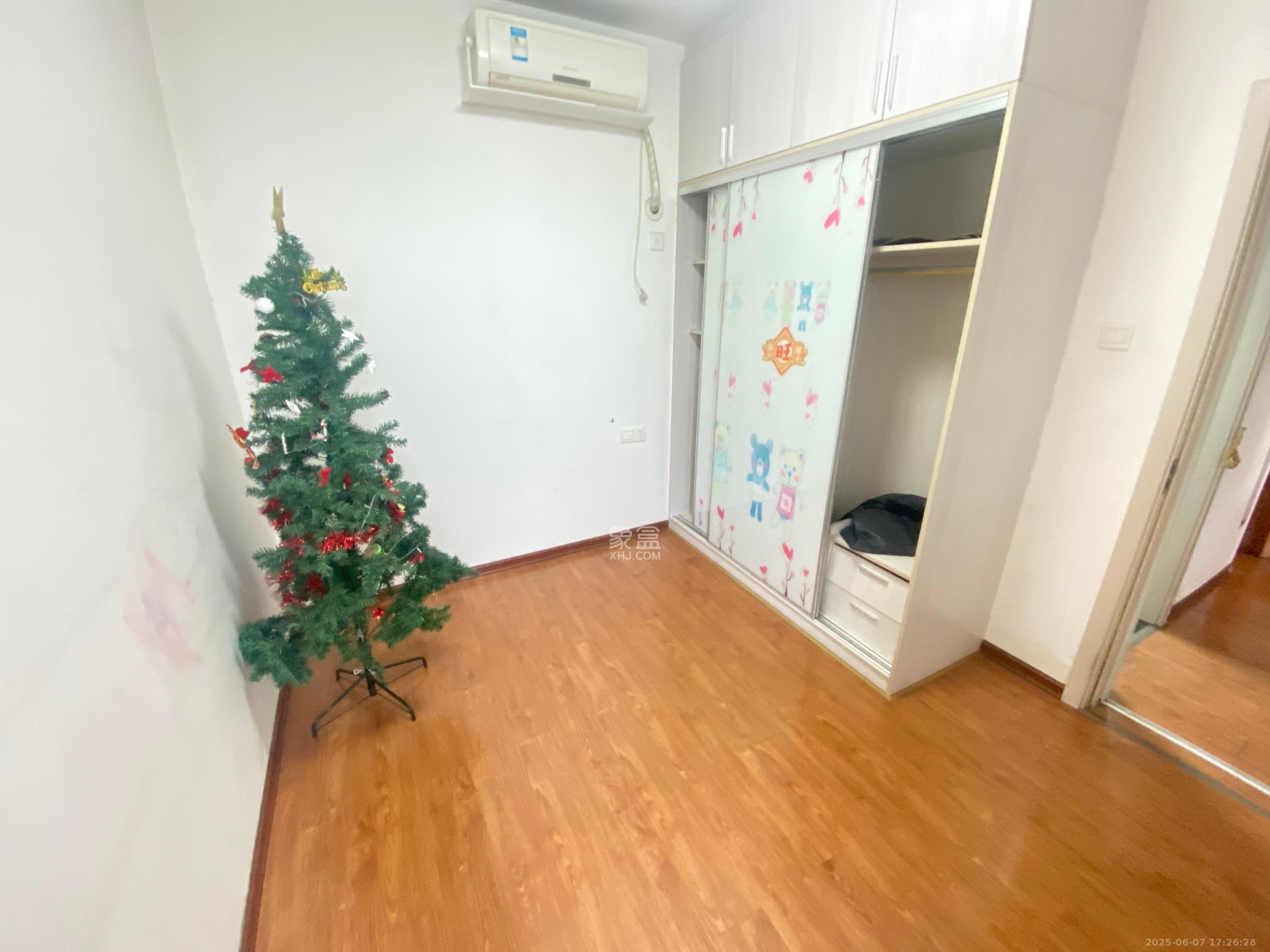 钱隆樽品(一、二、三期)  2室2厅1卫   2200.00元/月室内图