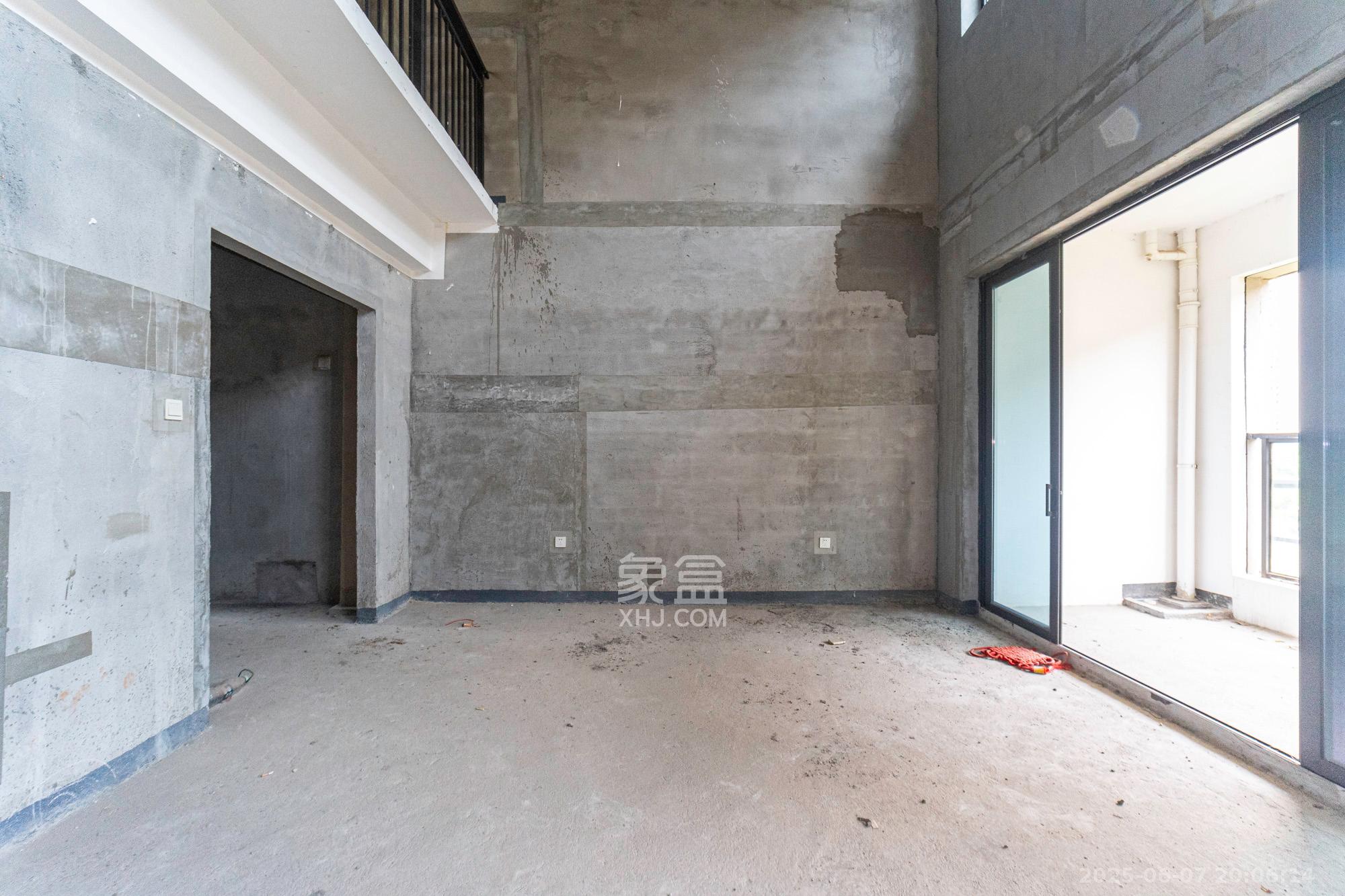 中交建发松雅院  5室4厅3卫   350.00万客厅