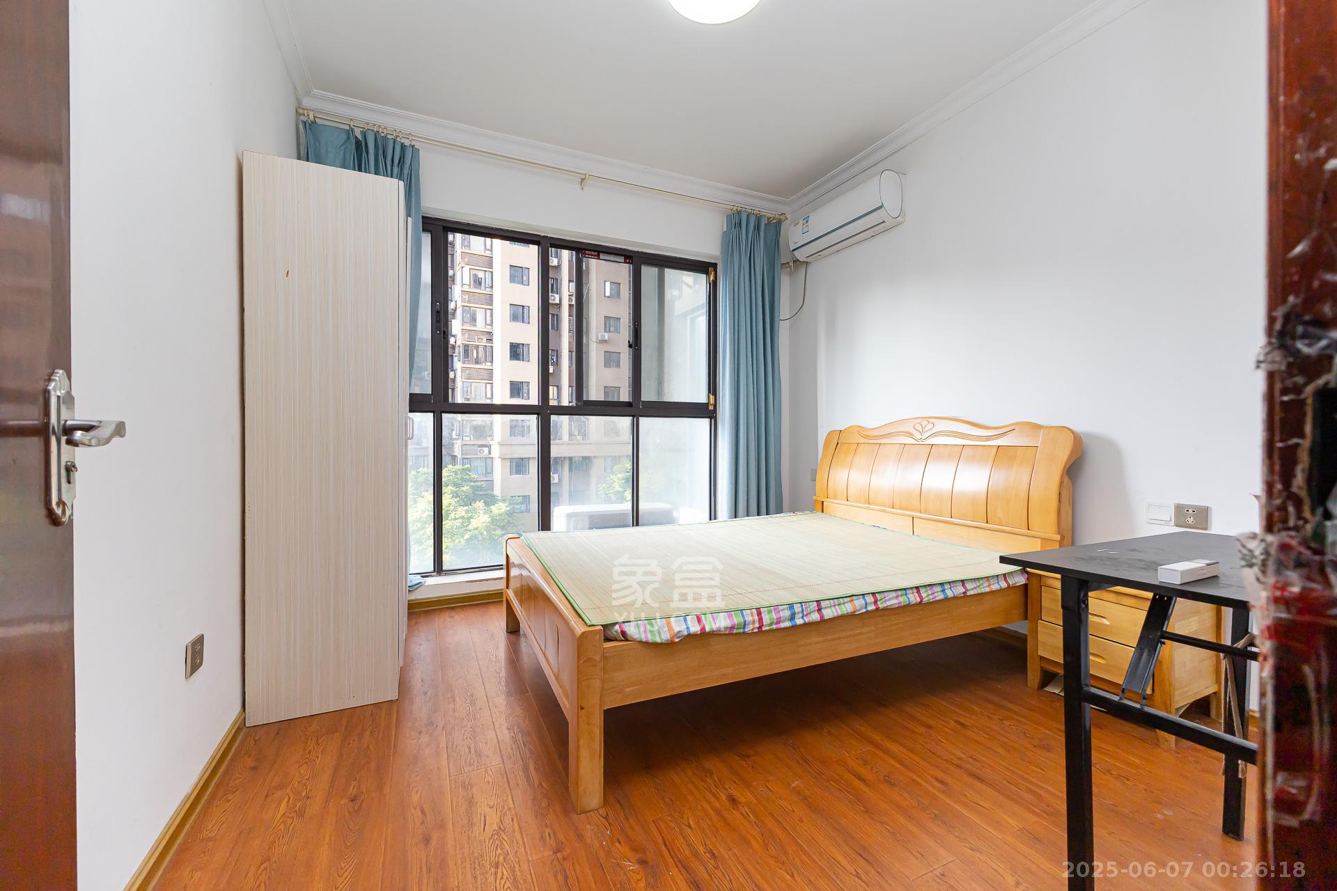 勤诚达境界城 4室2厅2卫 102.0万 勤诚达境界城 4室2厅2卫 102.0万卧室