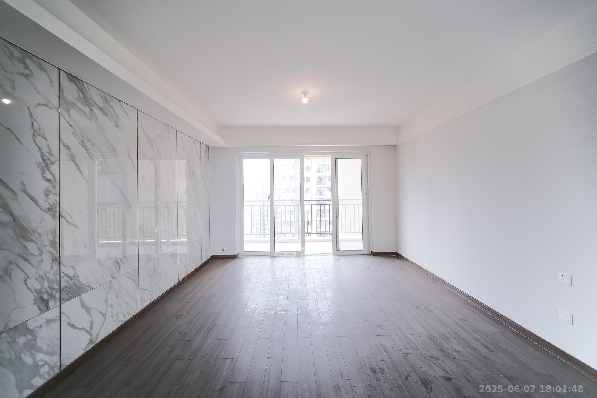 保利香槟国际 4室2厅2卫 110.0万 保利香槟国际 4室2厅2卫 110.0万客厅