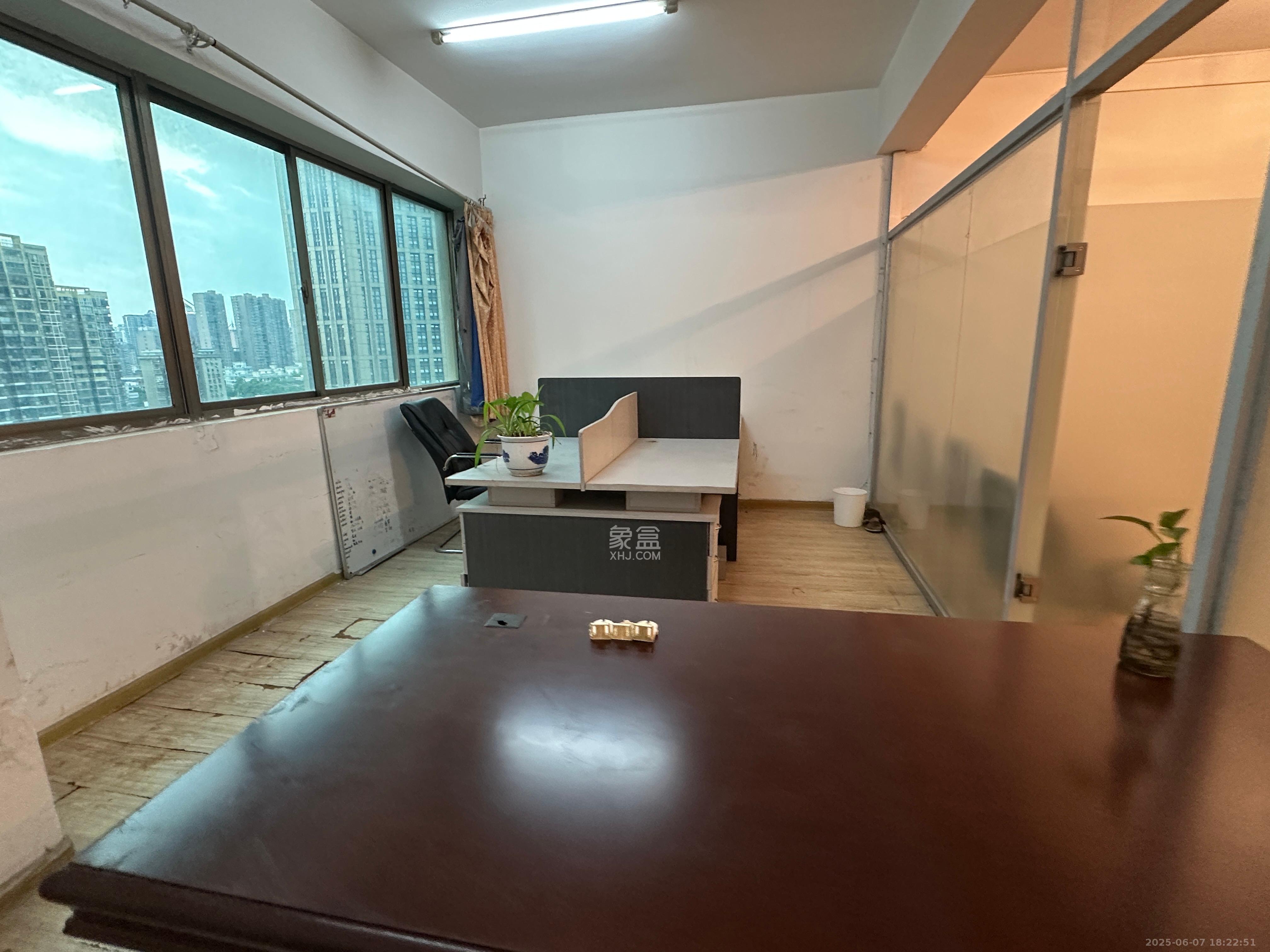 上城星座  2室1厅1卫   1800.00元/月室内图