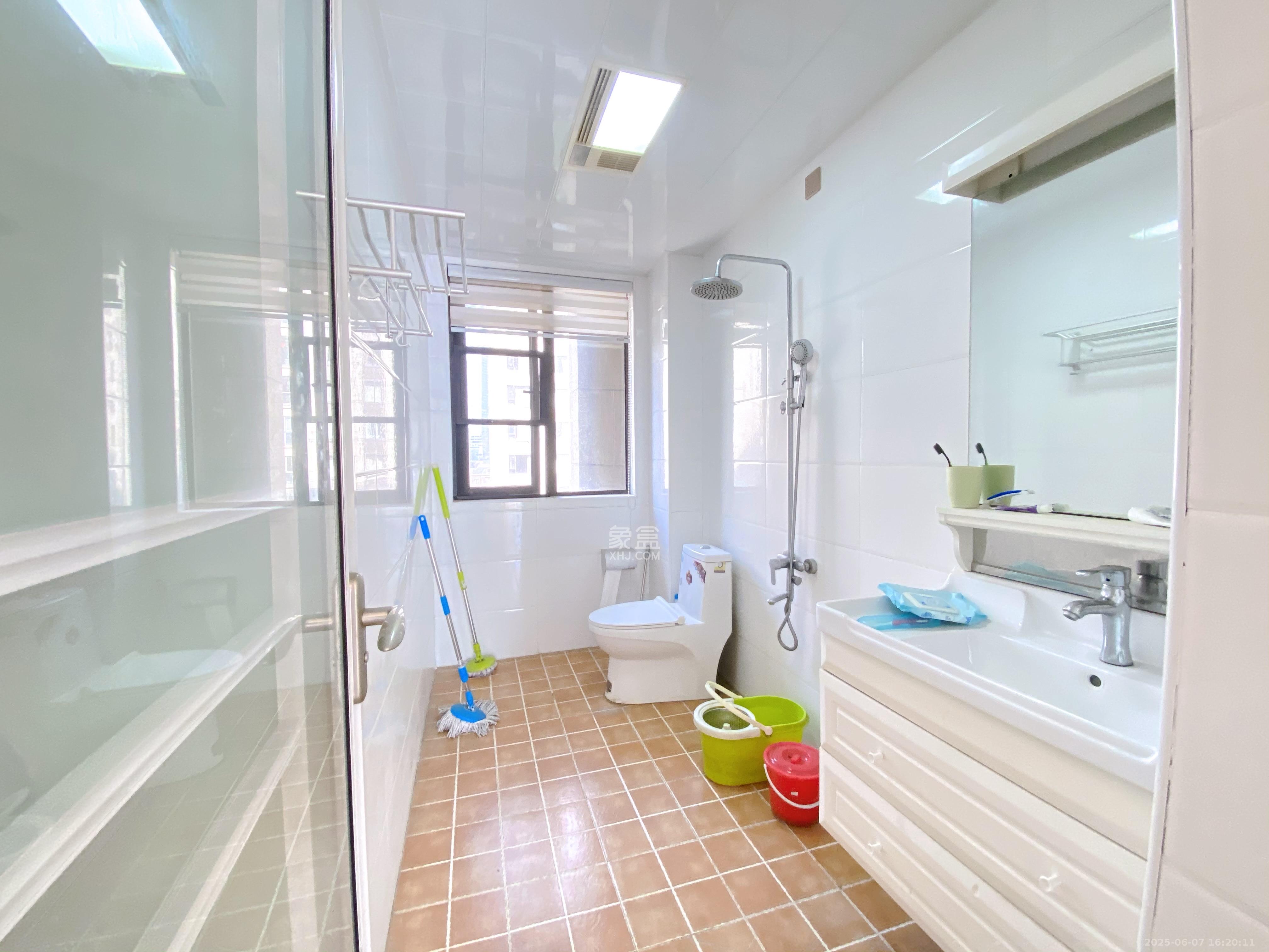 金茂梅溪湖 3室2厅2卫 3200.0元/月 金茂梅溪湖 3室2厅2卫 3200.0元/月室内图