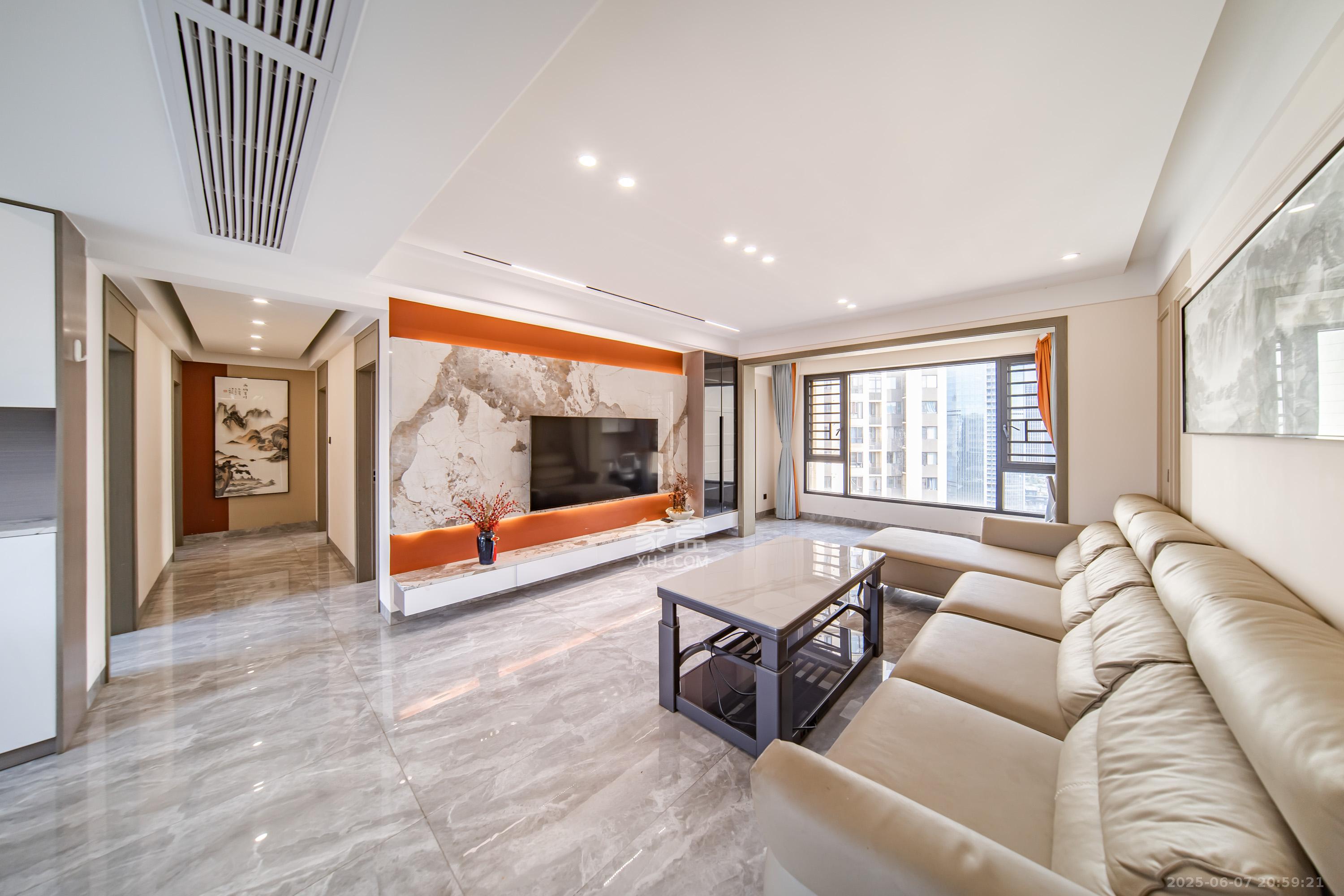 和泓梅溪四季 5室2厅2卫 239.0万 和泓梅溪四季 5室2厅2卫 239.0万客厅