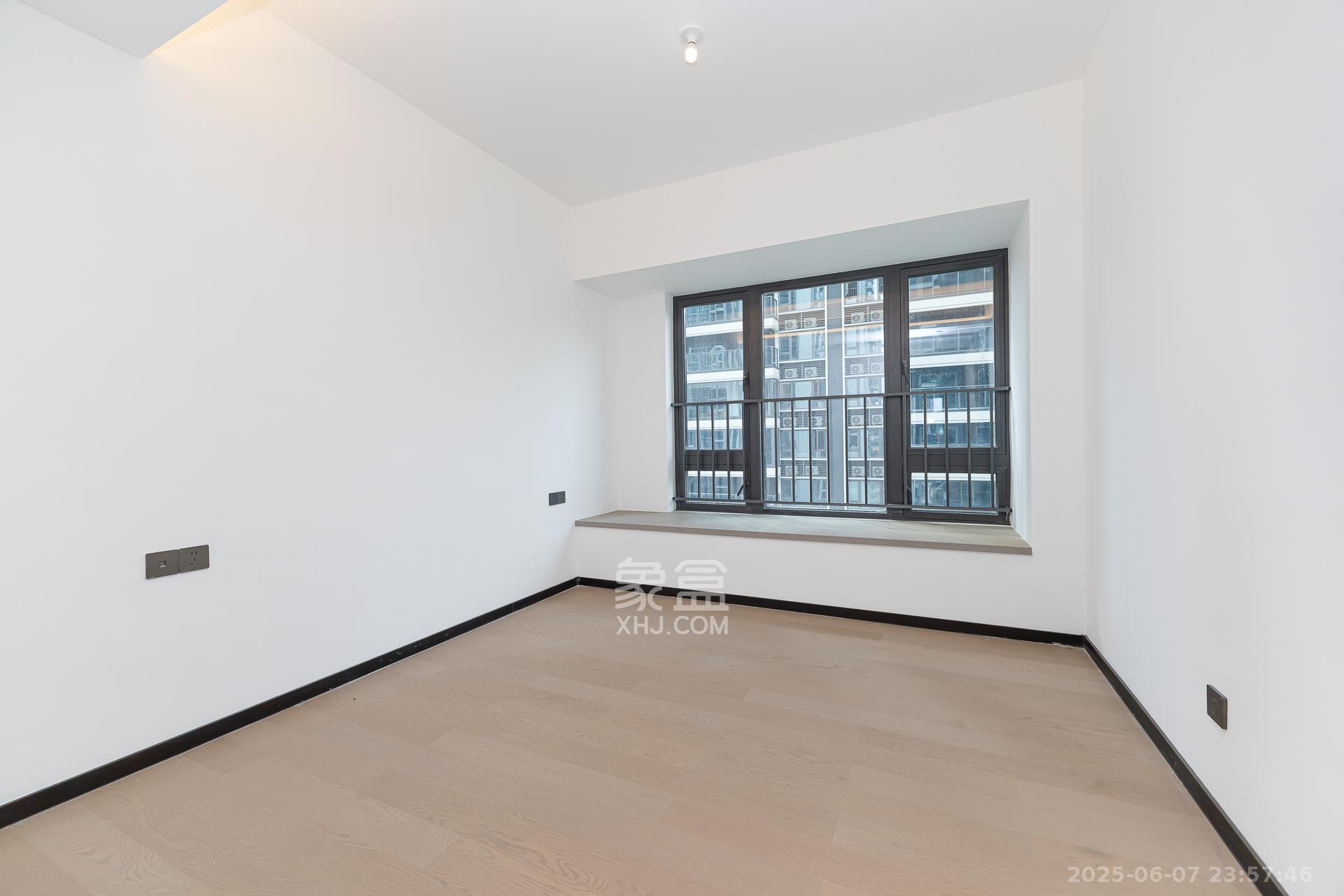 时代倾城汀蓝(时代倾城六期)  5室2厅3卫    300.0万 时代倾城汀蓝(时代倾城六期)  5室2厅3卫    300.0万卧室