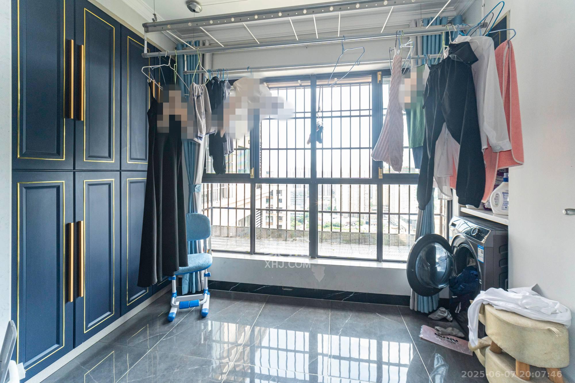 星湖湾二期高层 3室2厅2卫 72.0万 星湖湾二期高层 3室2厅2卫 72.0万阳台