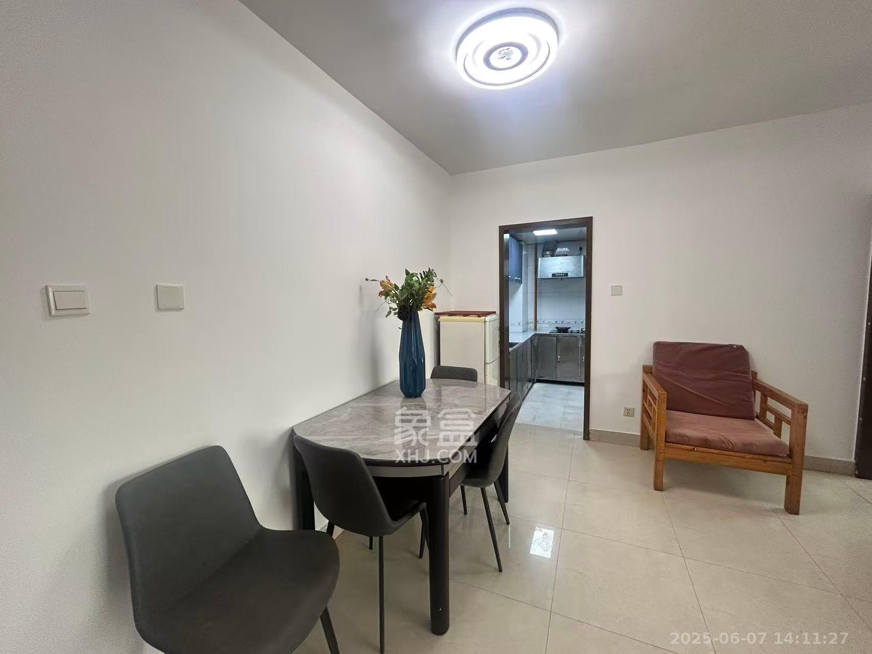 芙蓉公馆  2室1厅1卫    2300.0元/月 芙蓉公馆  2室1厅1卫    2300.0元/月室内图