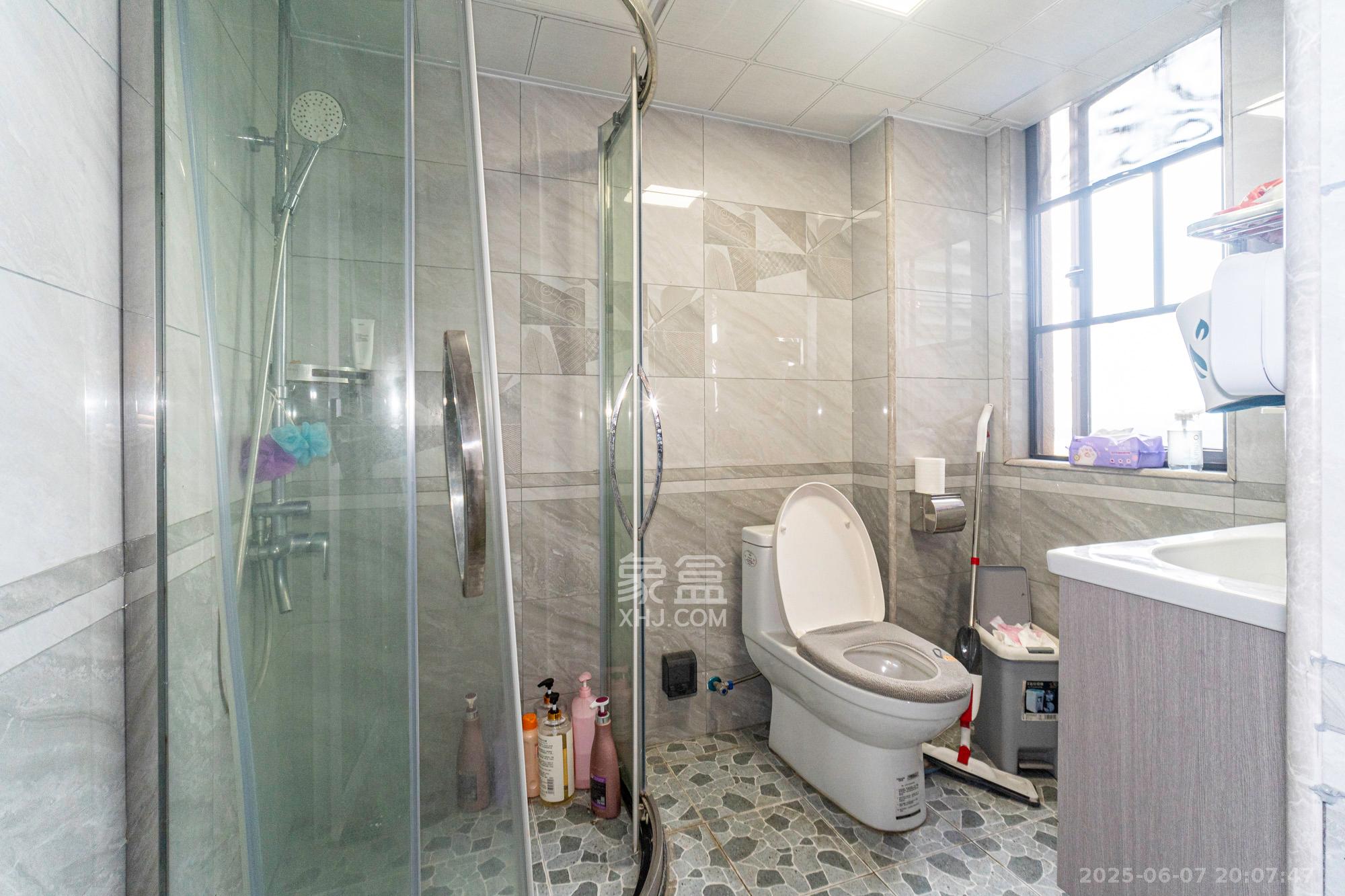 星湖湾二期高层 3室2厅2卫 72.0万 星湖湾二期高层 3室2厅2卫 72.0万卫生间