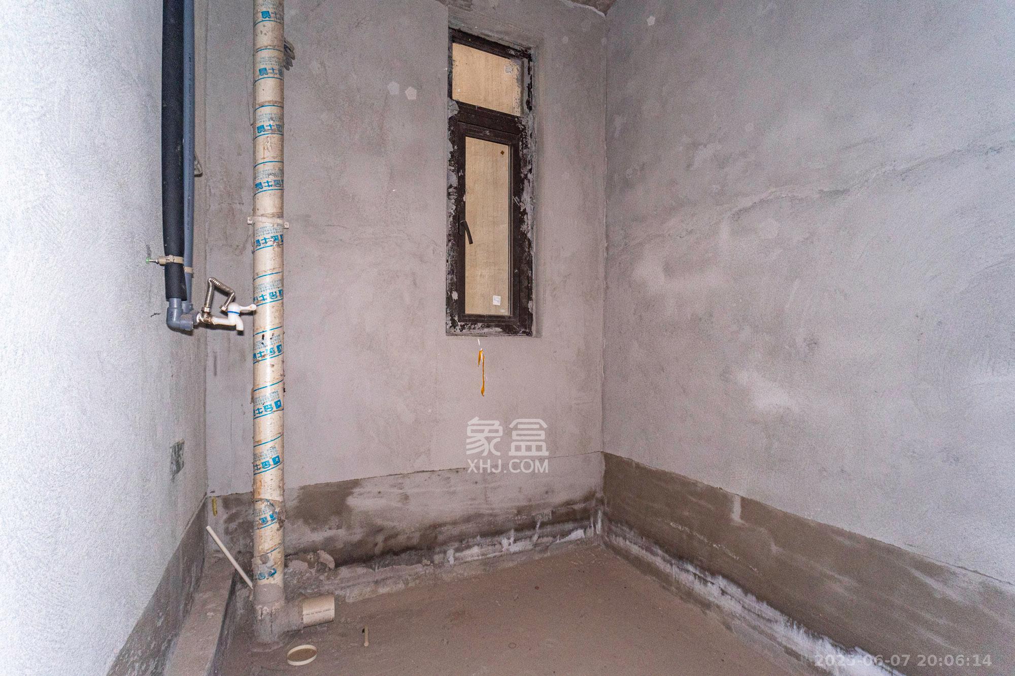 中交建发松雅院 5室4厅3卫 328.0万 中交建发松雅院 5室4厅3卫 328.0万卫生间