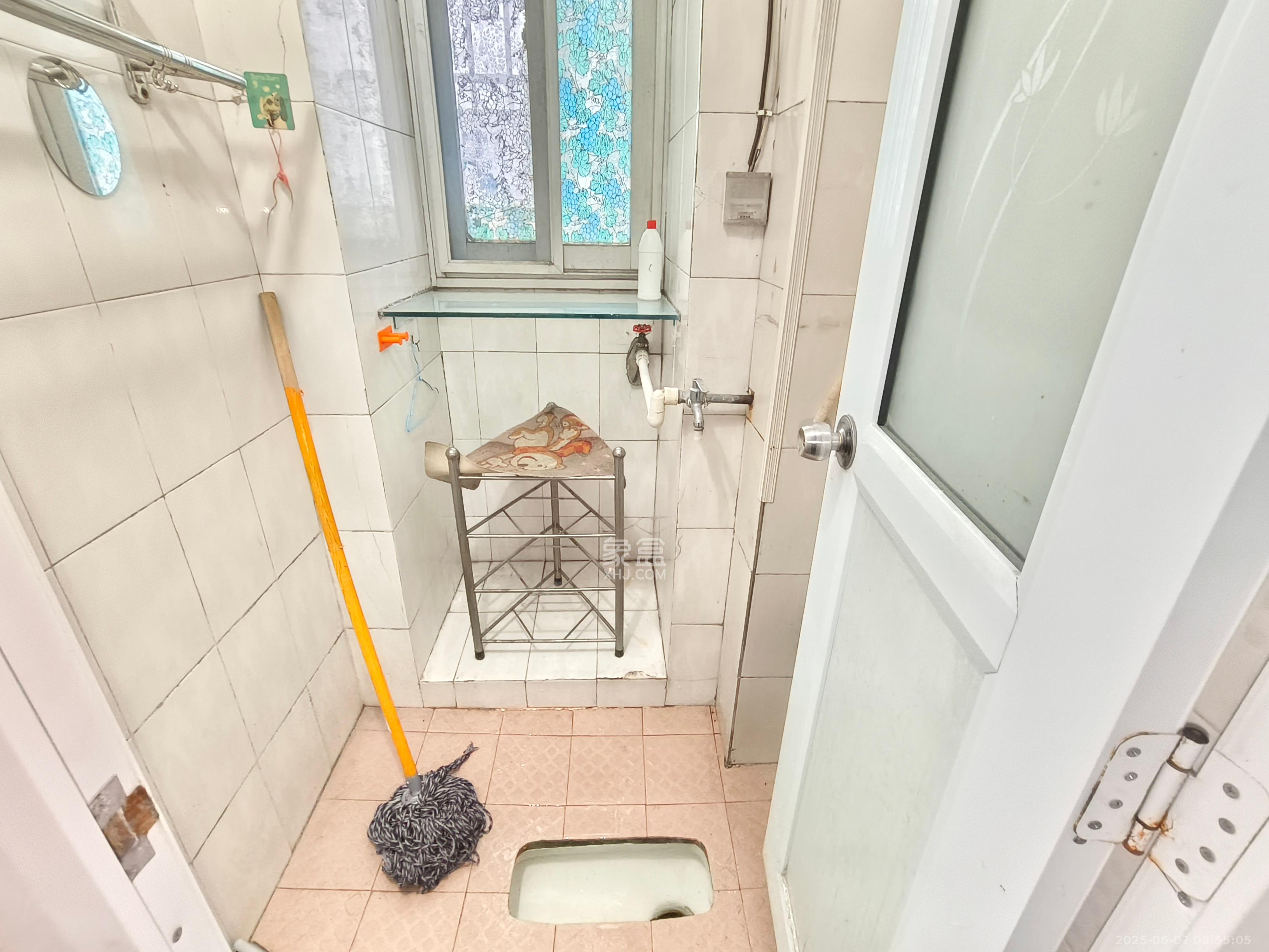 蒋家垅社区 2室1厅1卫 1300.0元/月 蒋家垅社区 2室1厅1卫 1300.0元/月室内图