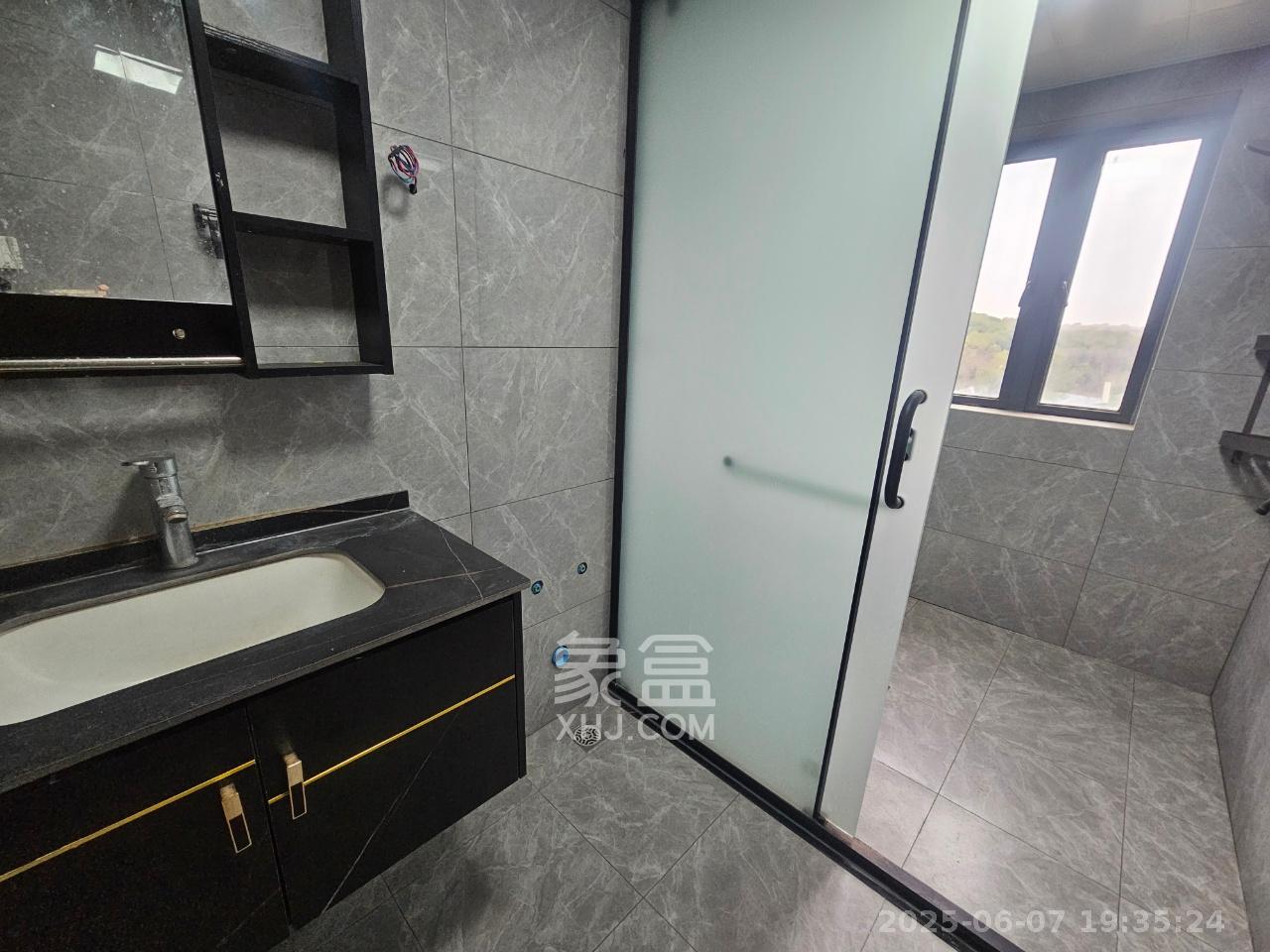 中建芙蓉嘉苑  4室2厅2卫   3000.00元/月室内图