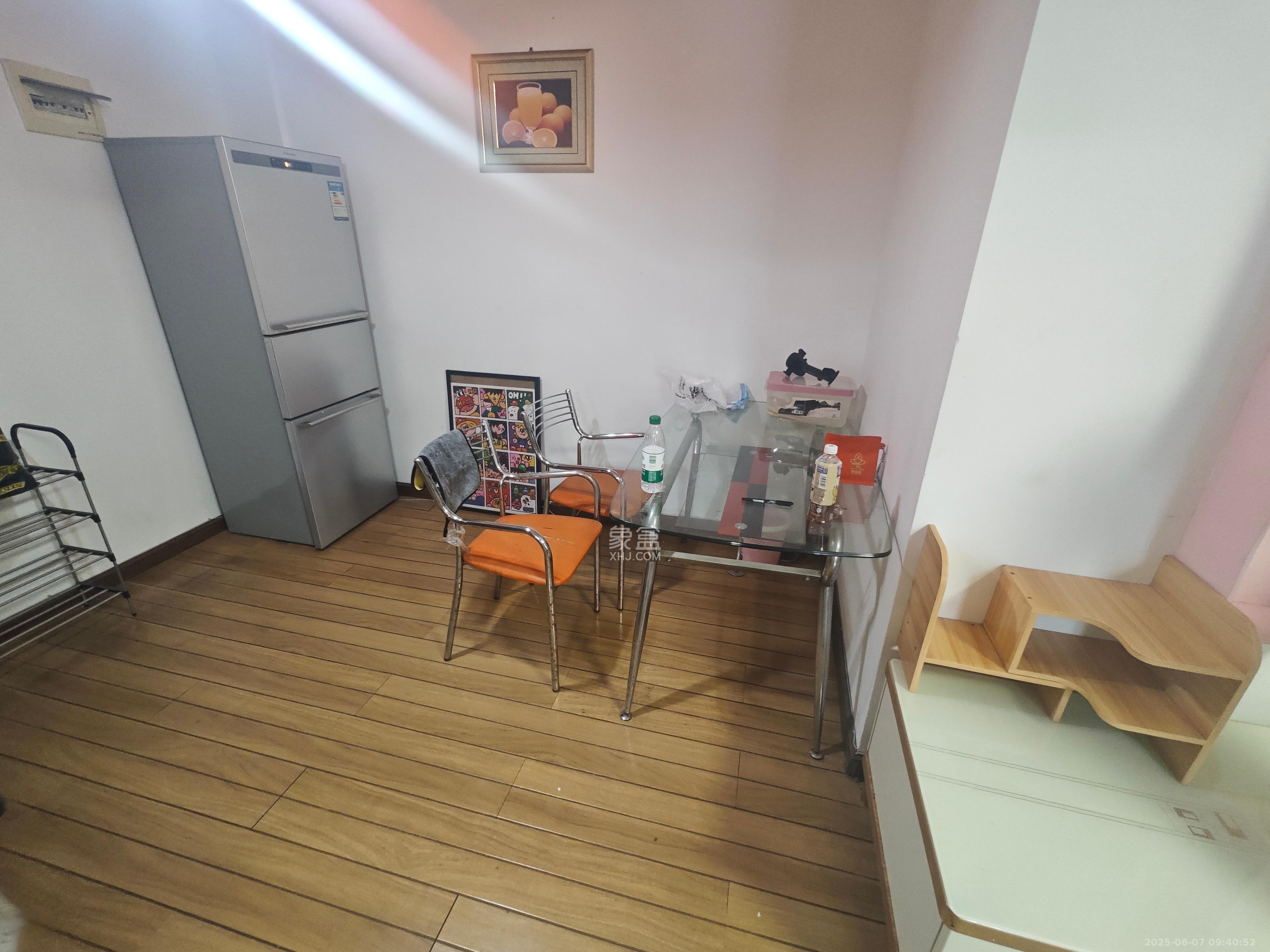 东方新世界  2室1厅1卫   2100.00元/月室内图