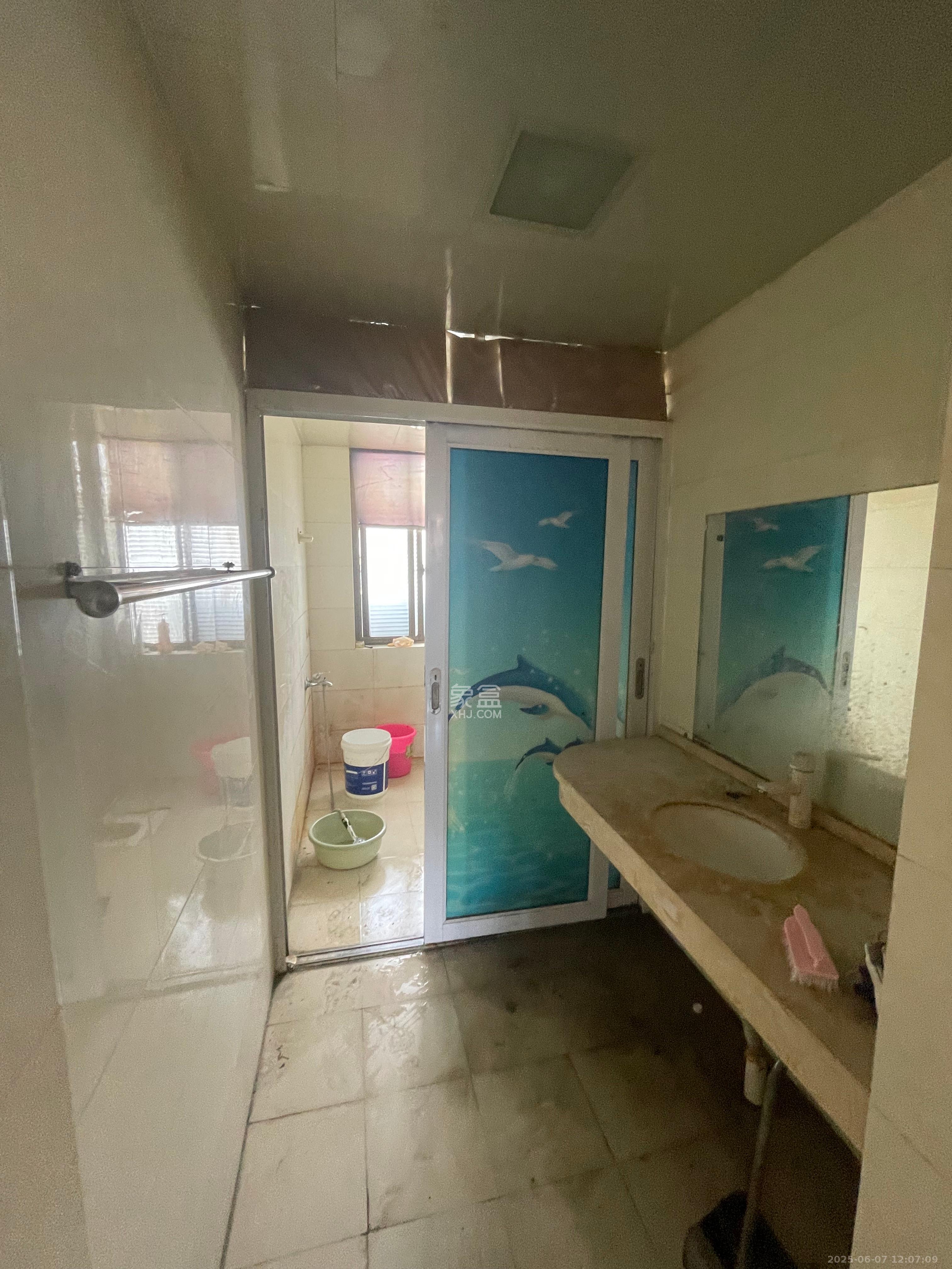新路小区  3室2厅1卫   1700.00元/月室内图