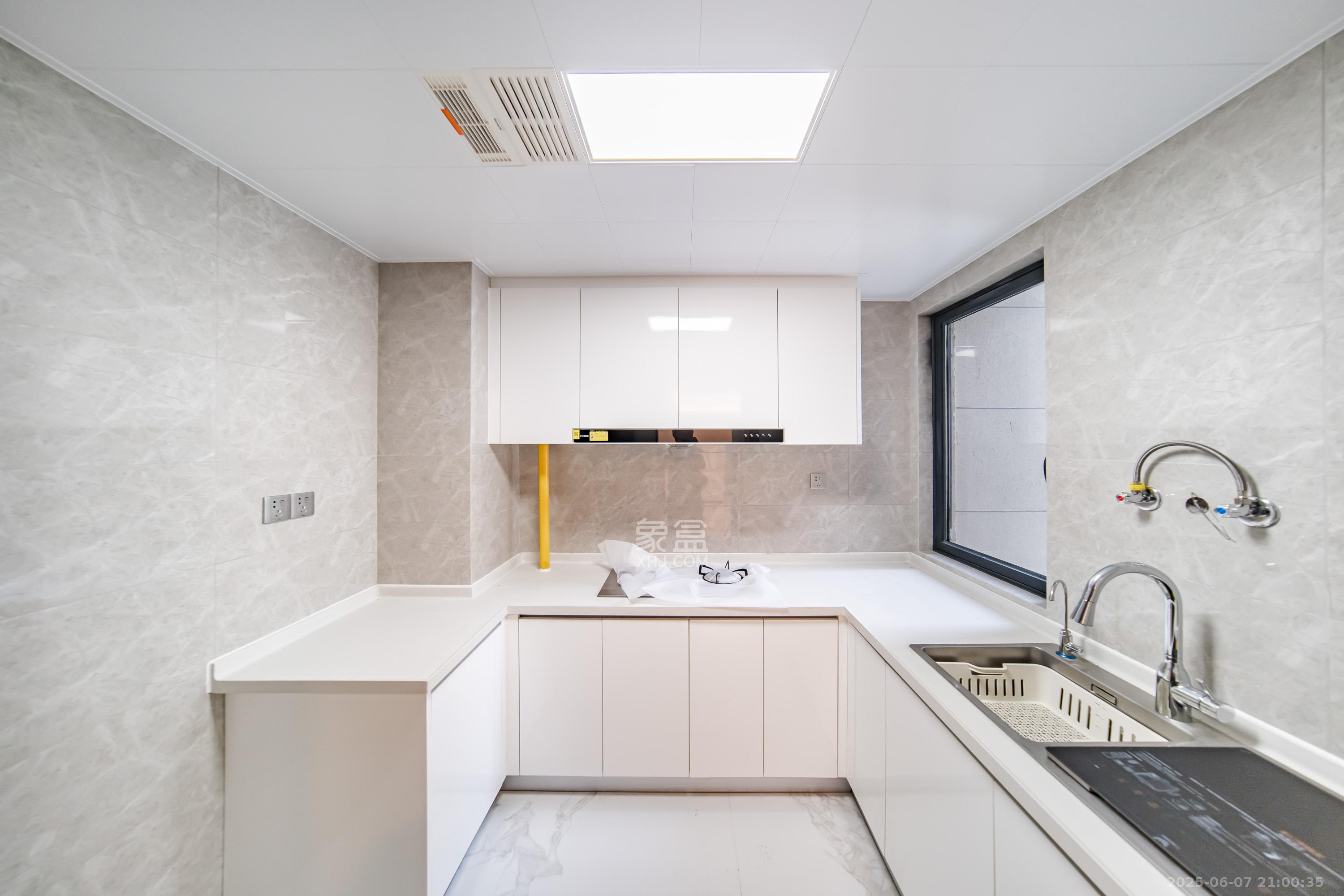 中海阅溪府 3室2厅2卫 145.0万 中海阅溪府 3室2厅2卫 145.0万厨房