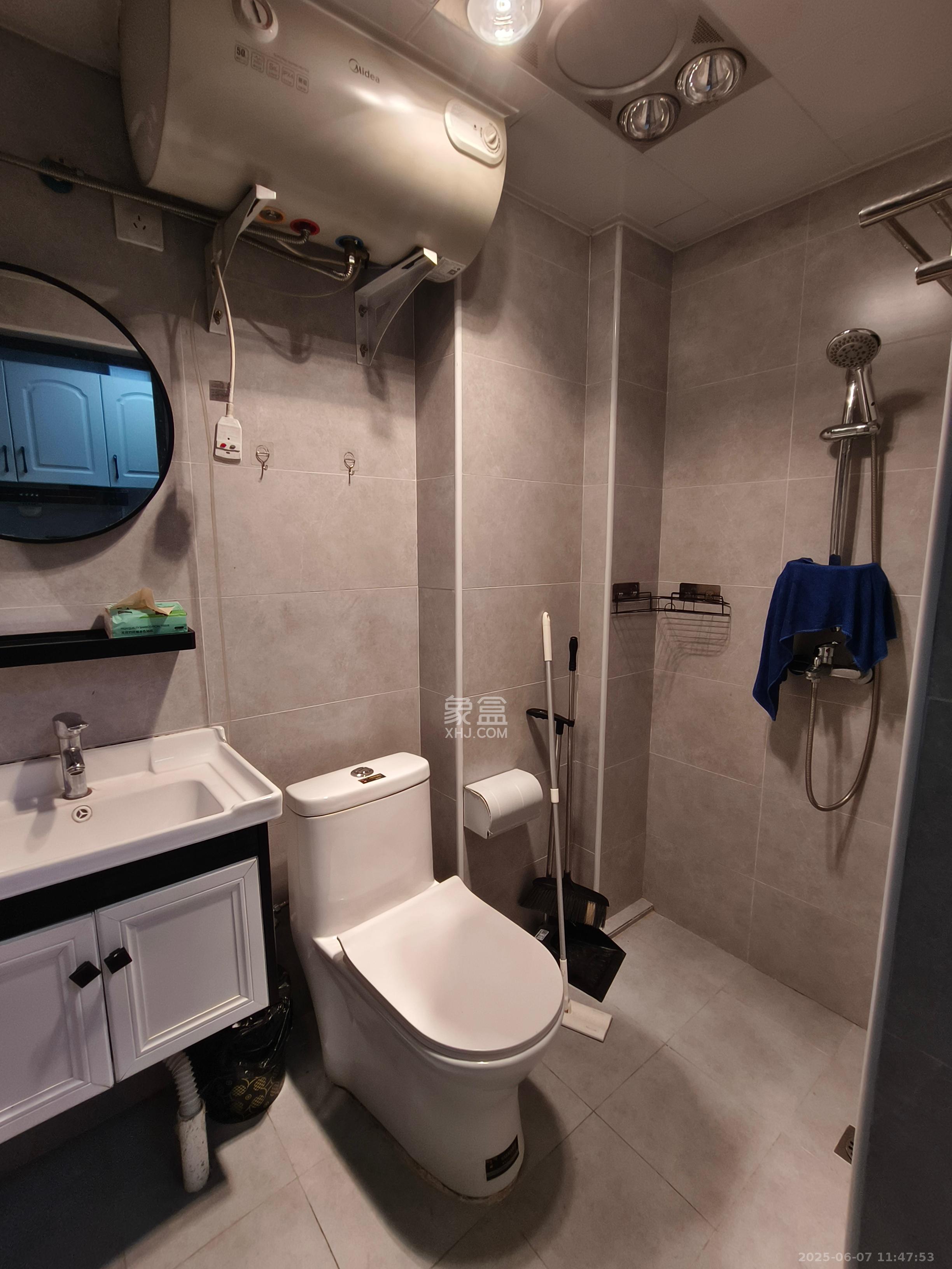 东盈商业广场(华泉城市广场)  1室0厅1卫    1800.0元/月 东盈商业广场(华泉城市广场)  1室0厅1卫    1800.0元/月室内图