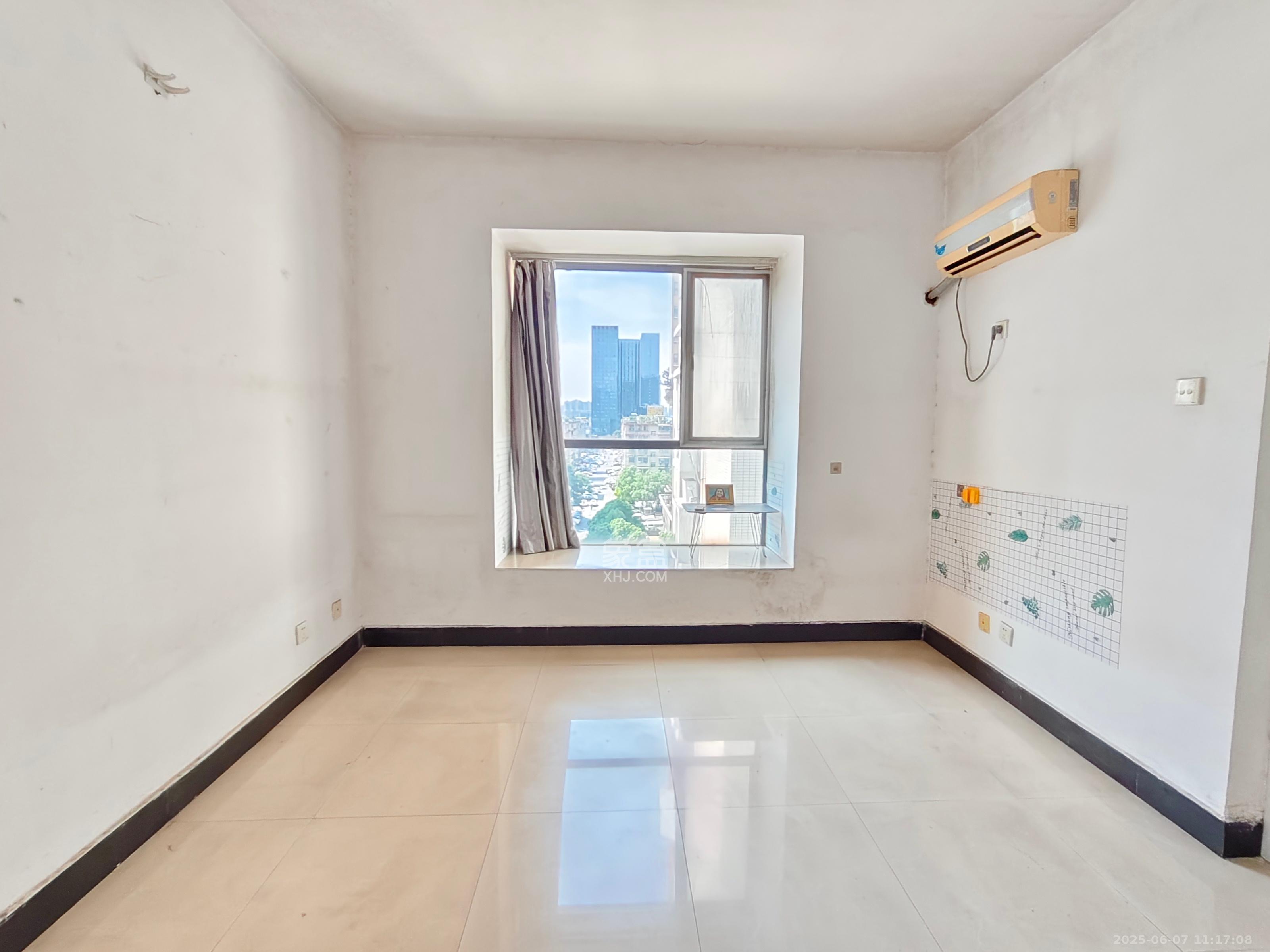 银港水晶城 3室2厅1卫 2100.0元/月 银港水晶城 3室2厅1卫 2100.0元/月室内图