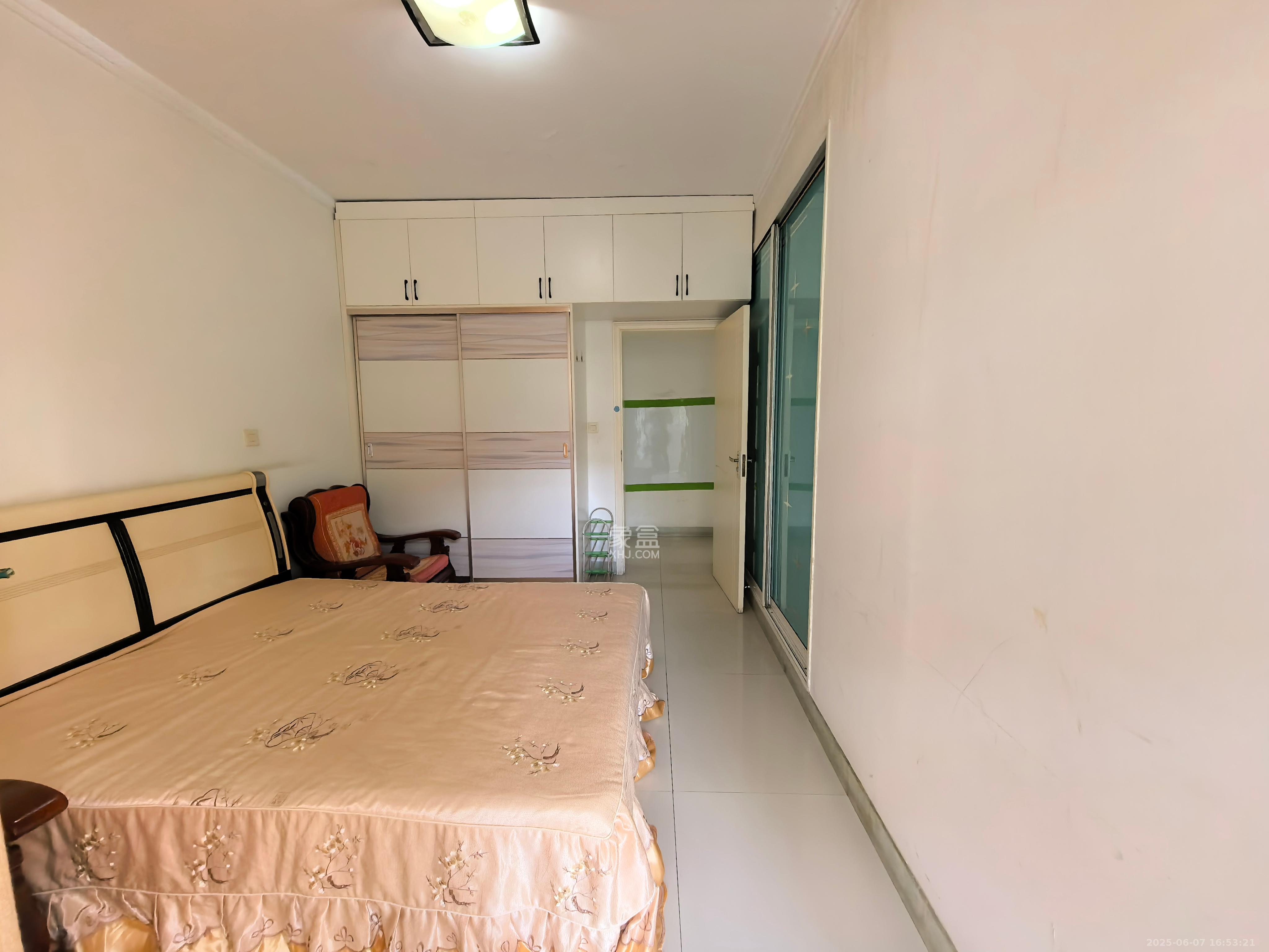 滨湖小区（湖南农业大学）  3室2厅2卫   2500.00元/月室内图