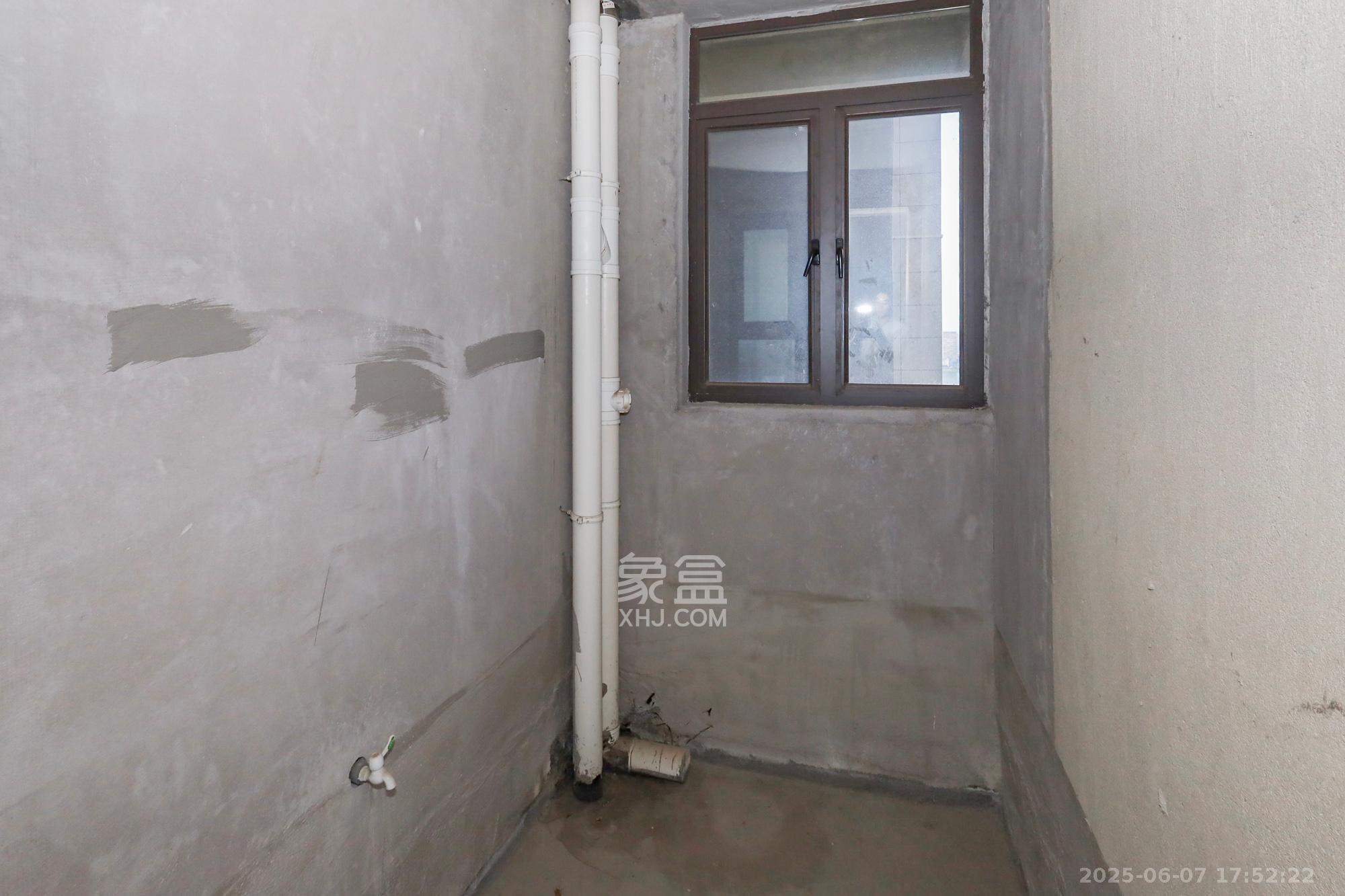 南山雍江汇(滨江国际新城) 3室2厅2卫 198.0万 南山雍江汇(滨江国际新城) 3室2厅2卫 198.0万卫生间