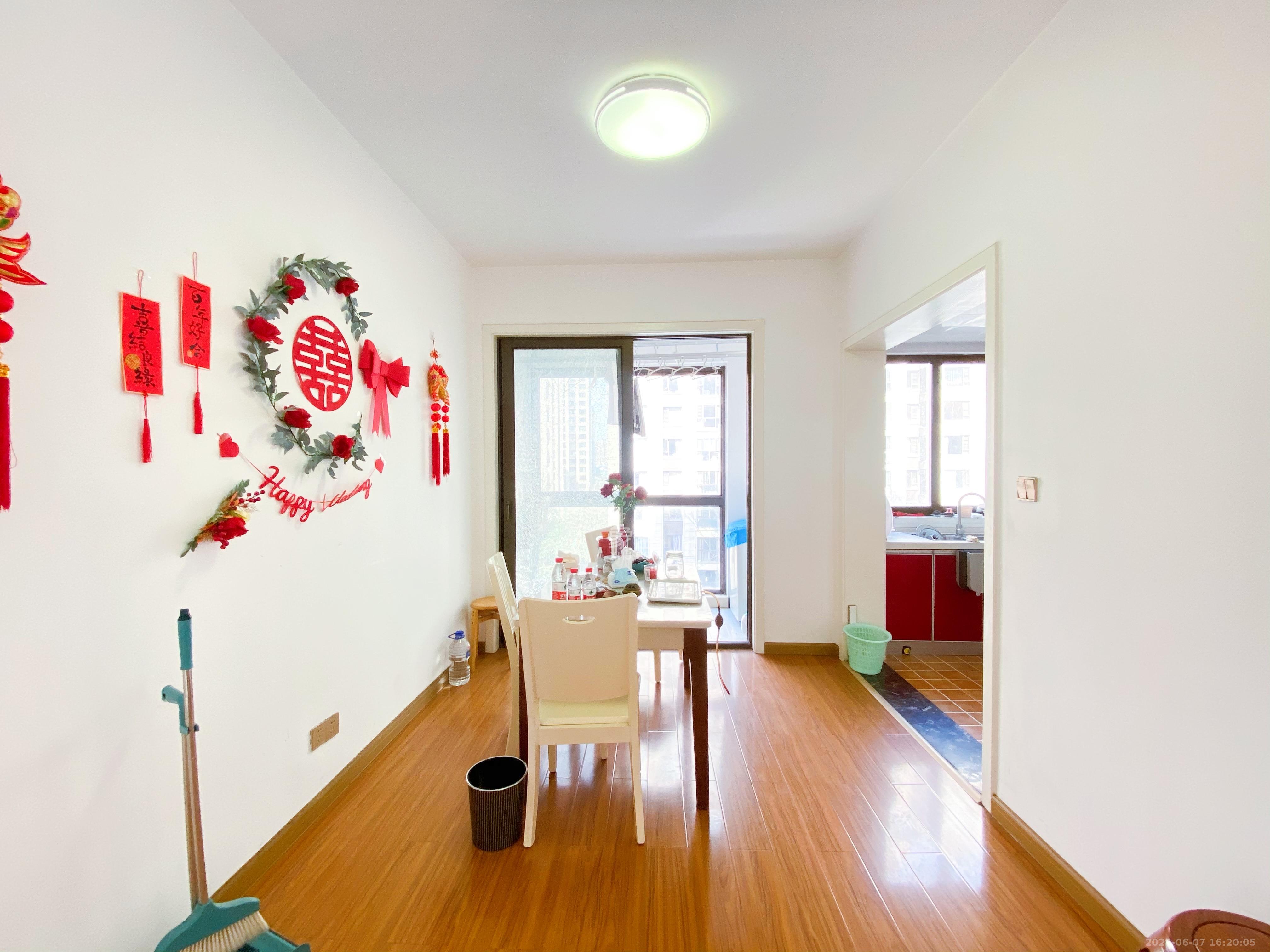 金茂梅溪湖 3室2厅2卫 3200.0元/月 金茂梅溪湖 3室2厅2卫 3200.0元/月室内图