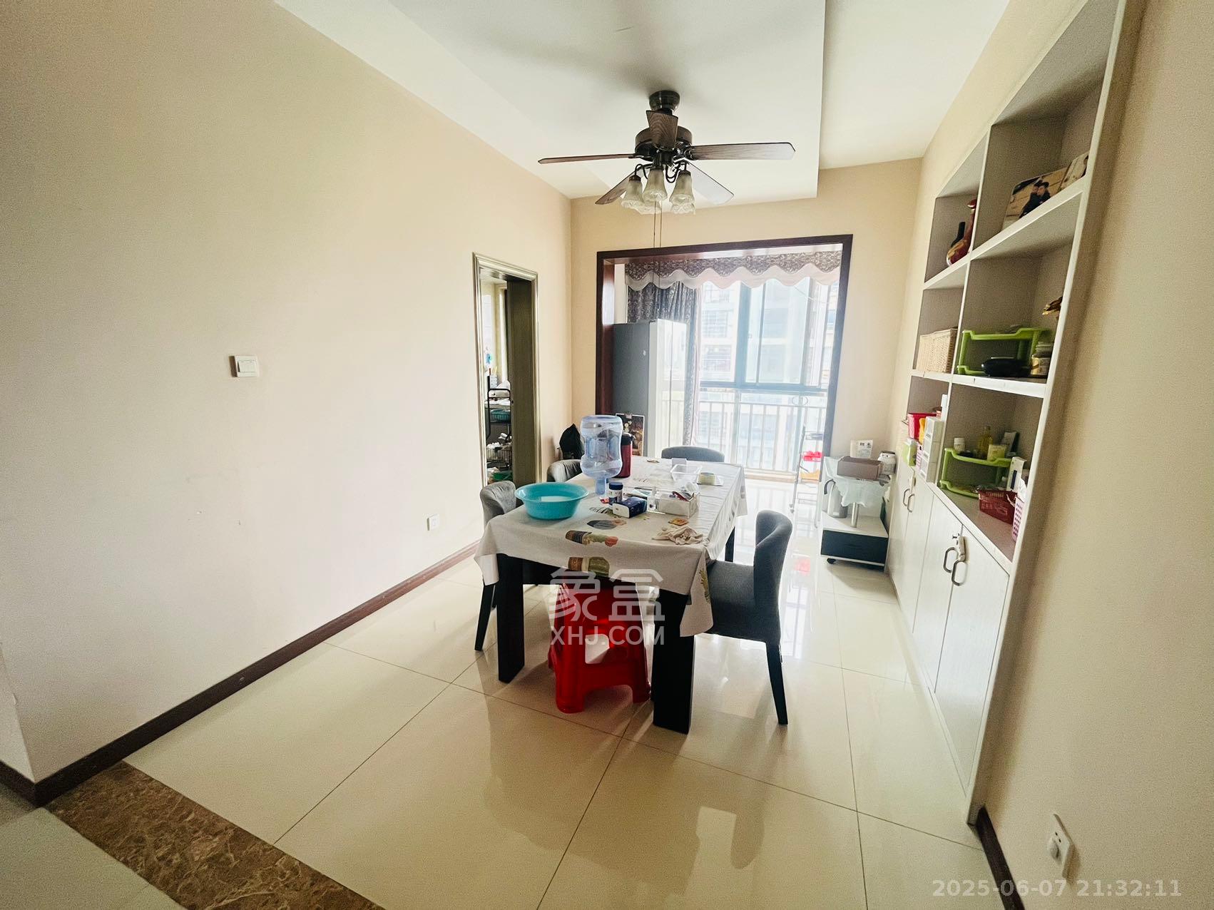 九华新城  4室2厅2卫    85.0万 九华新城  4室2厅2卫    85.0万客厅