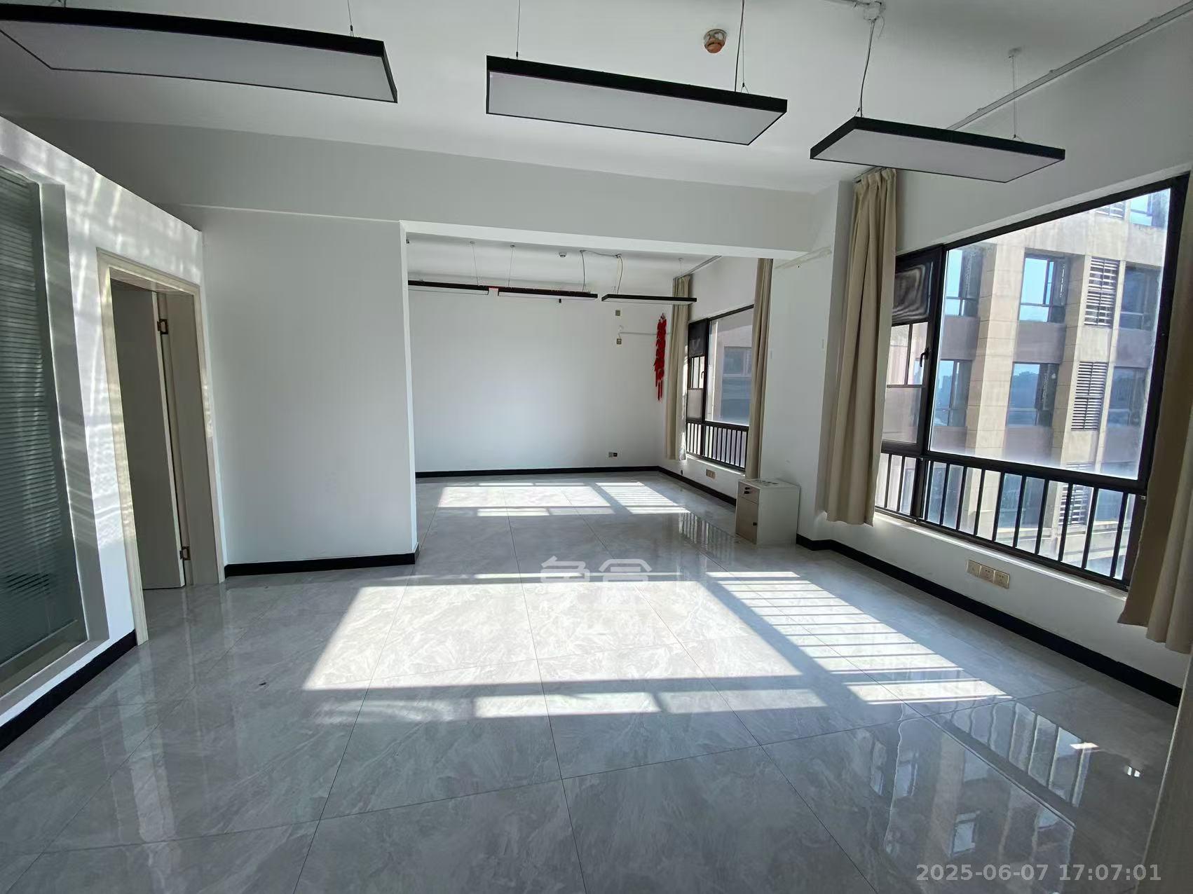 合能洋湖公馆   130.62㎡      6000.0元/月室内图