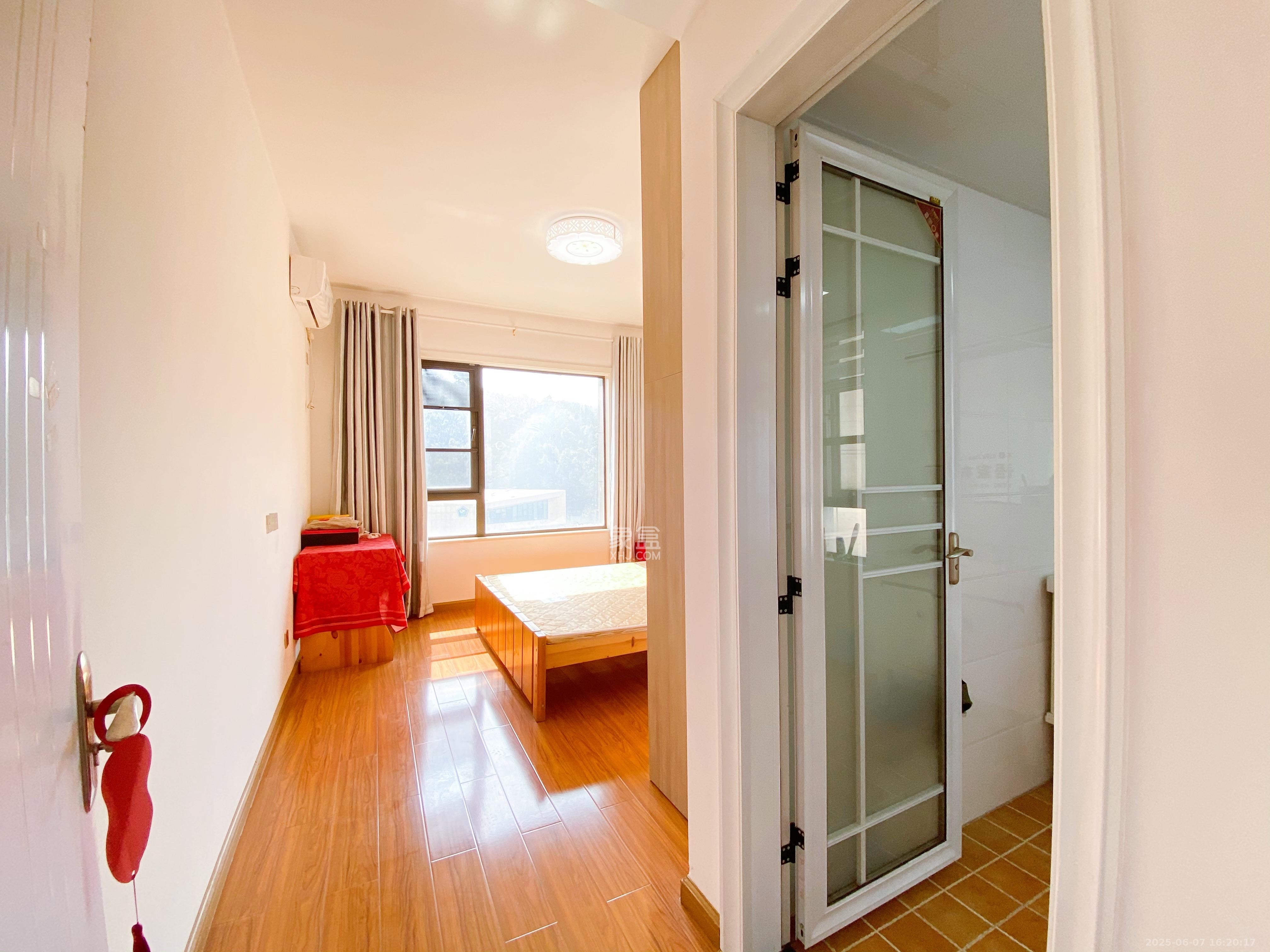 金茂梅溪湖 3室2厅2卫 3200.0元/月 金茂梅溪湖 3室2厅2卫 3200.0元/月室内图