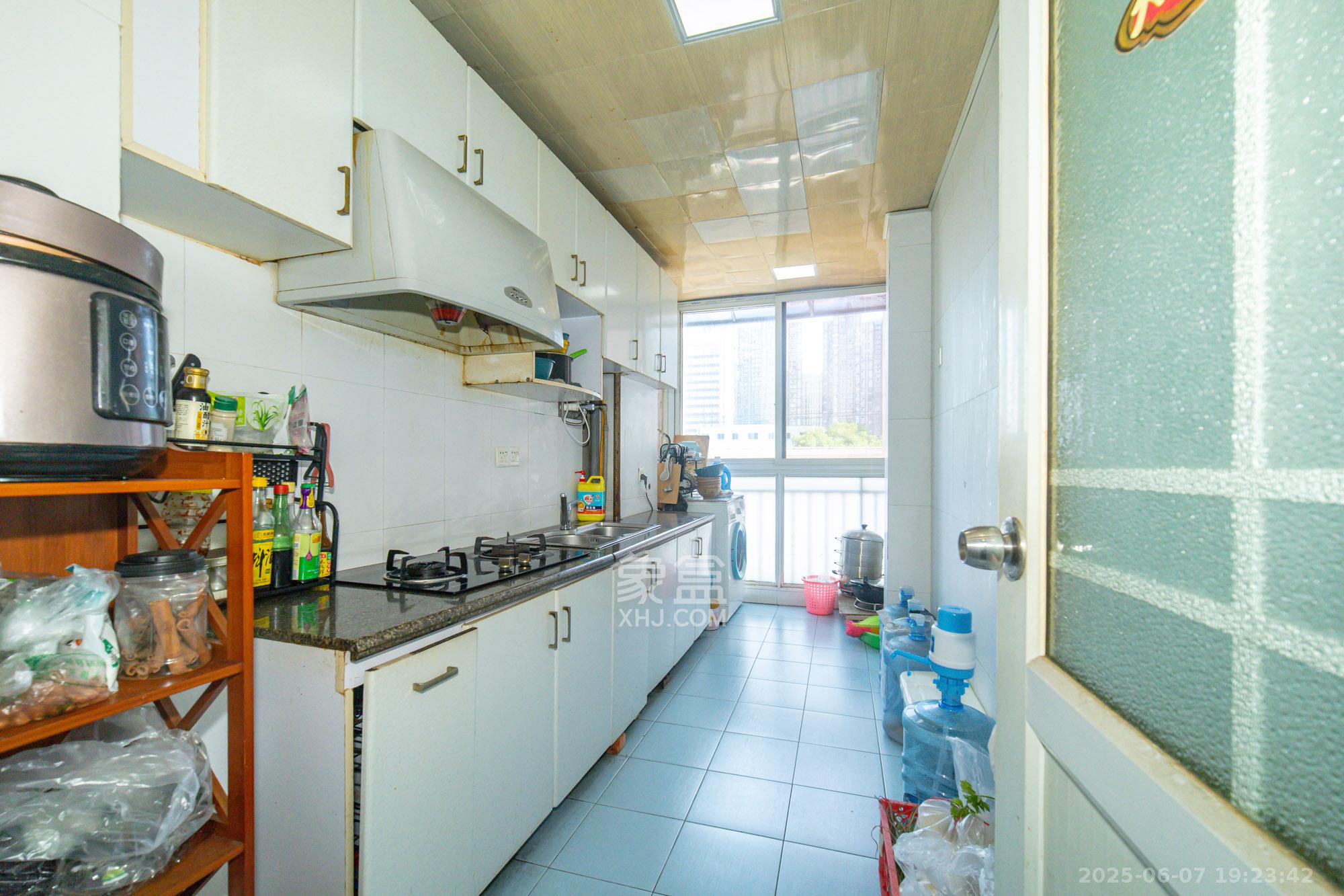 阳光丽景 3室2厅1卫 56.0万 阳光丽景 3室2厅1卫 56.0万厨房