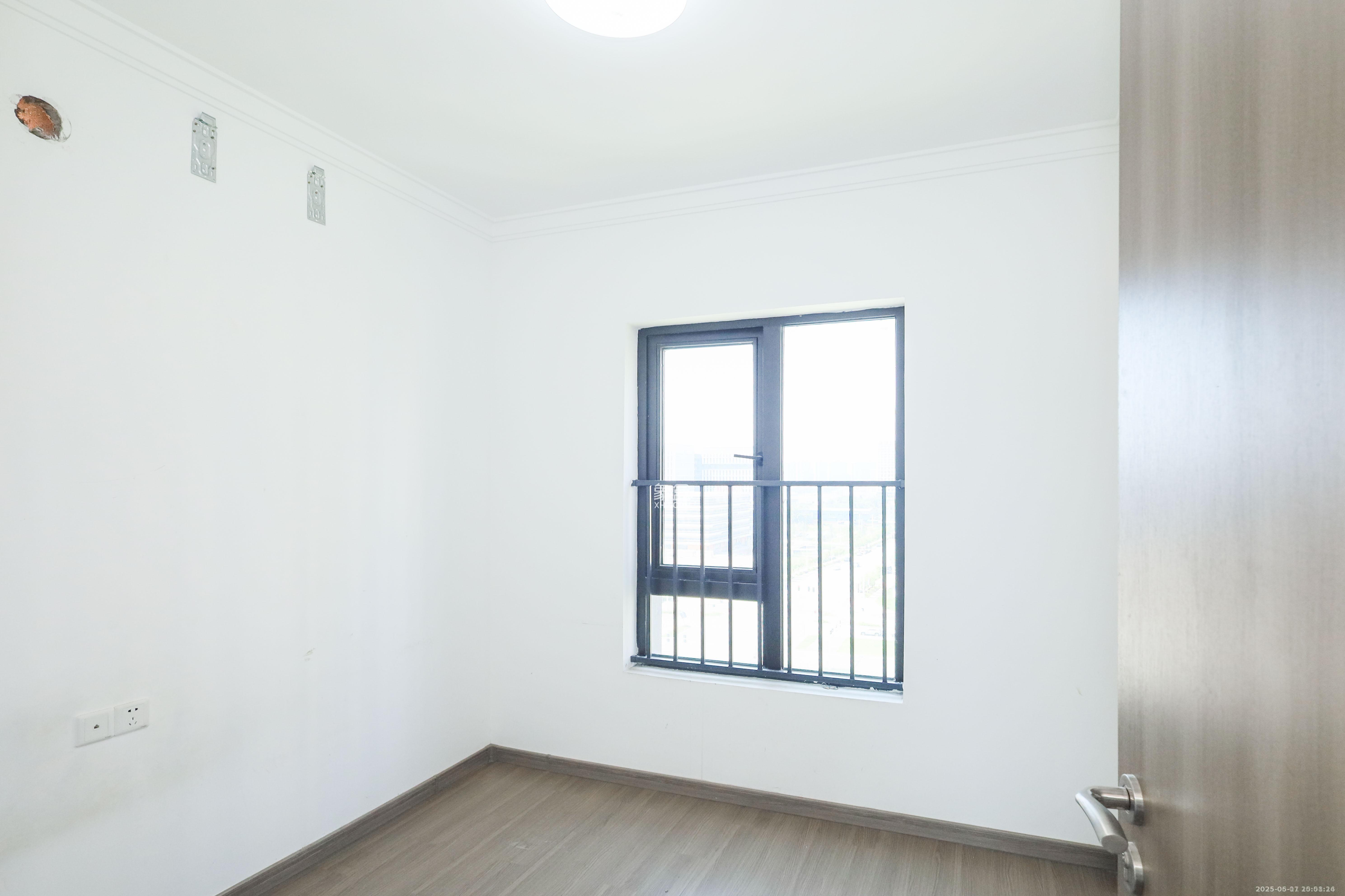 越秀亲爱里 4室2厅2卫 2100.0元/月 越秀亲爱里 4室2厅2卫 2100.0元/月室内图