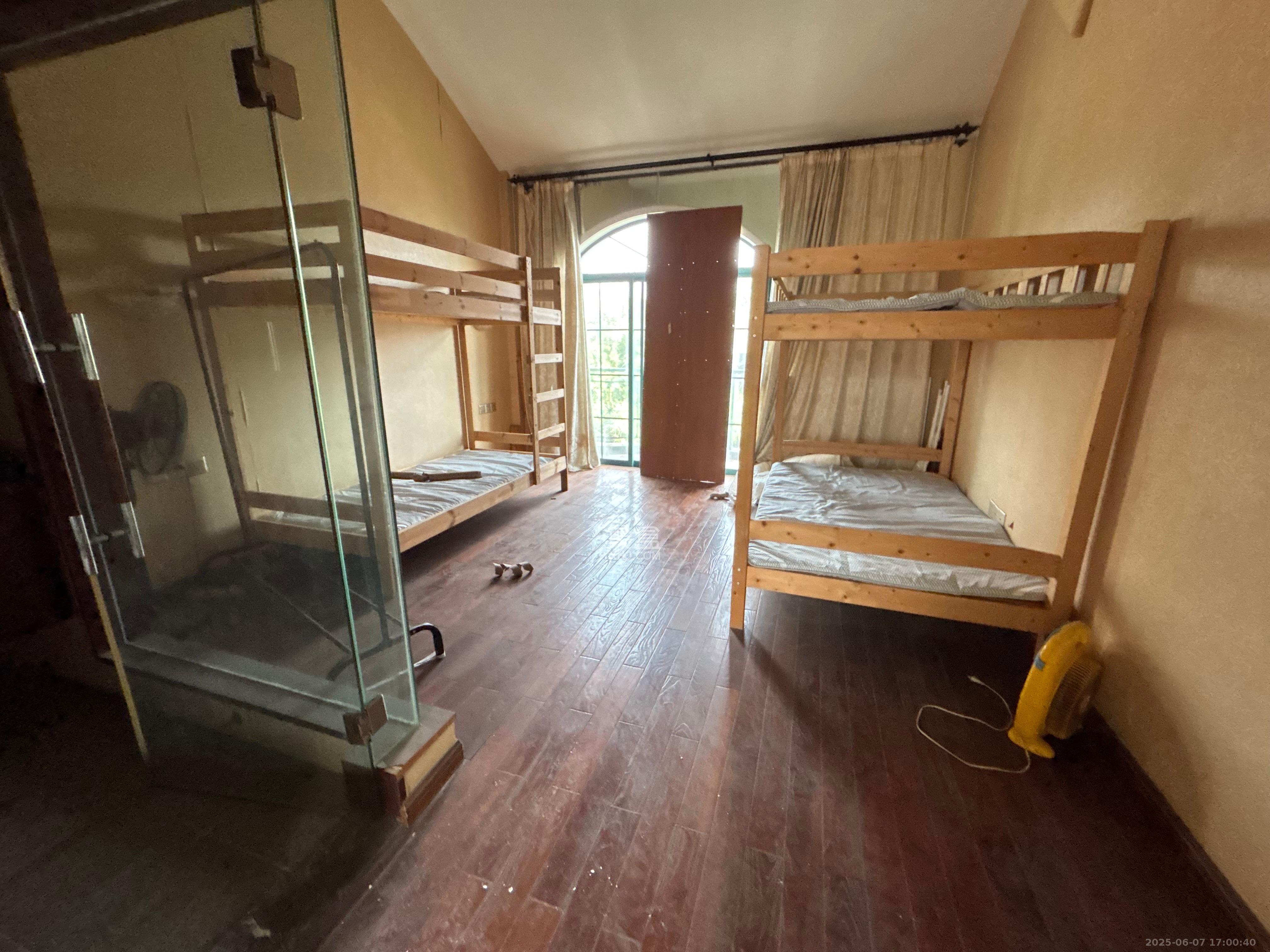 山水芙蓉国际新城 5室2厅2卫 5500.0元/月 山水芙蓉国际新城 5室2厅2卫 5500.0元/月室内图