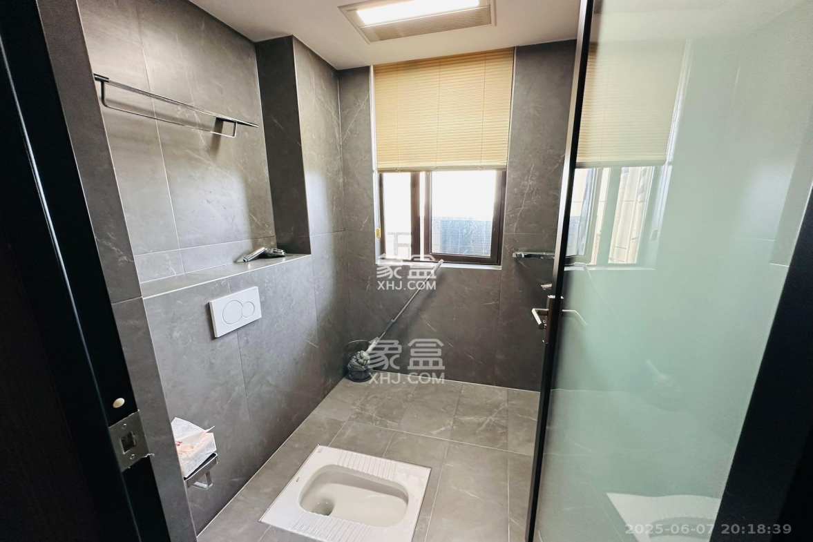 达美溪湖湾 5室2厅2卫 13000.0元/月 达美溪湖湾 5室2厅2卫 13000.0元/月室内图