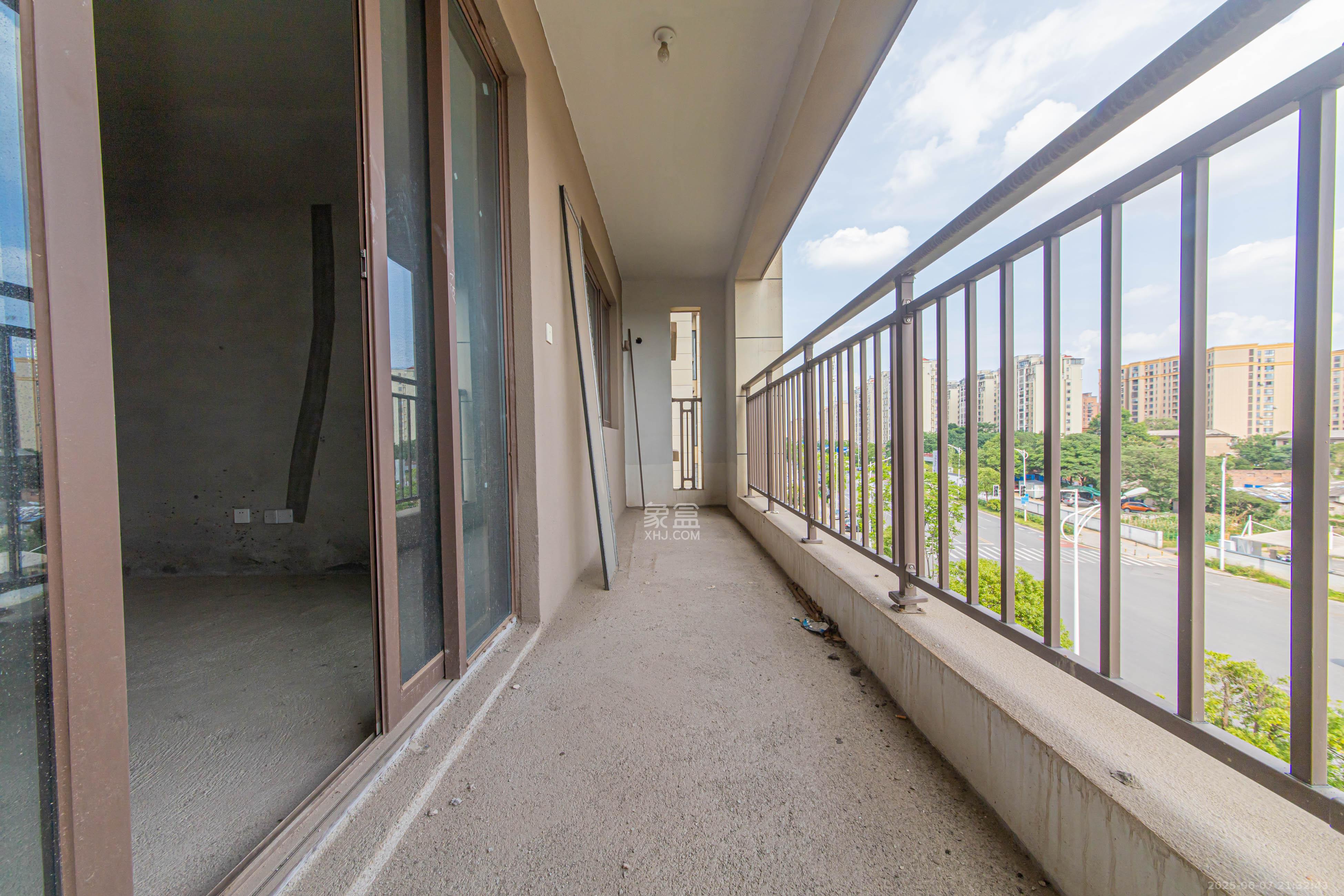 大唐印象二期御府 4室2厅2卫 155.0万 大唐印象二期御府 4室2厅2卫 155.0万阳台