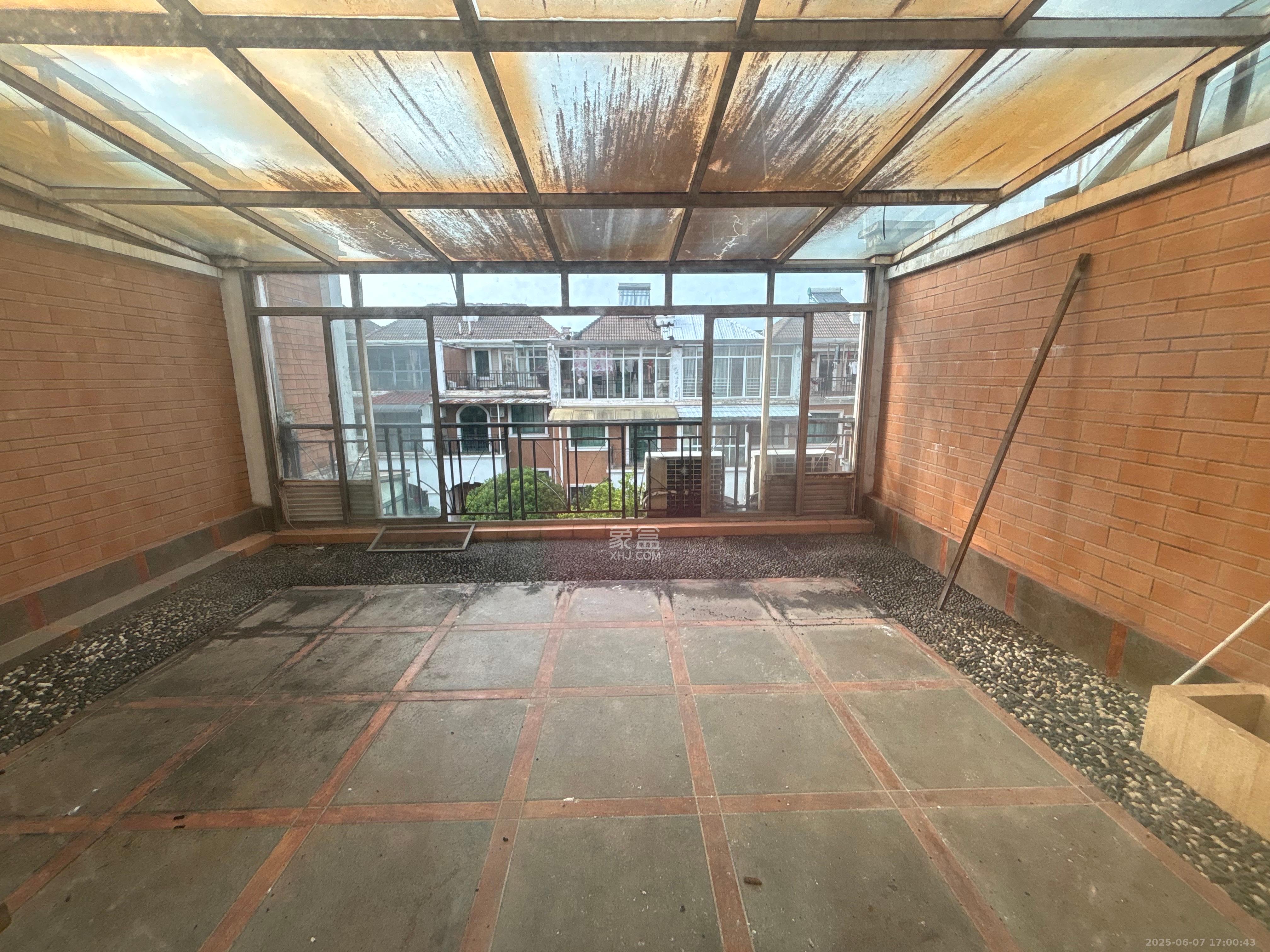 山水芙蓉国际新城 5室2厅2卫 5500.0元/月 山水芙蓉国际新城 5室2厅2卫 5500.0元/月室内图