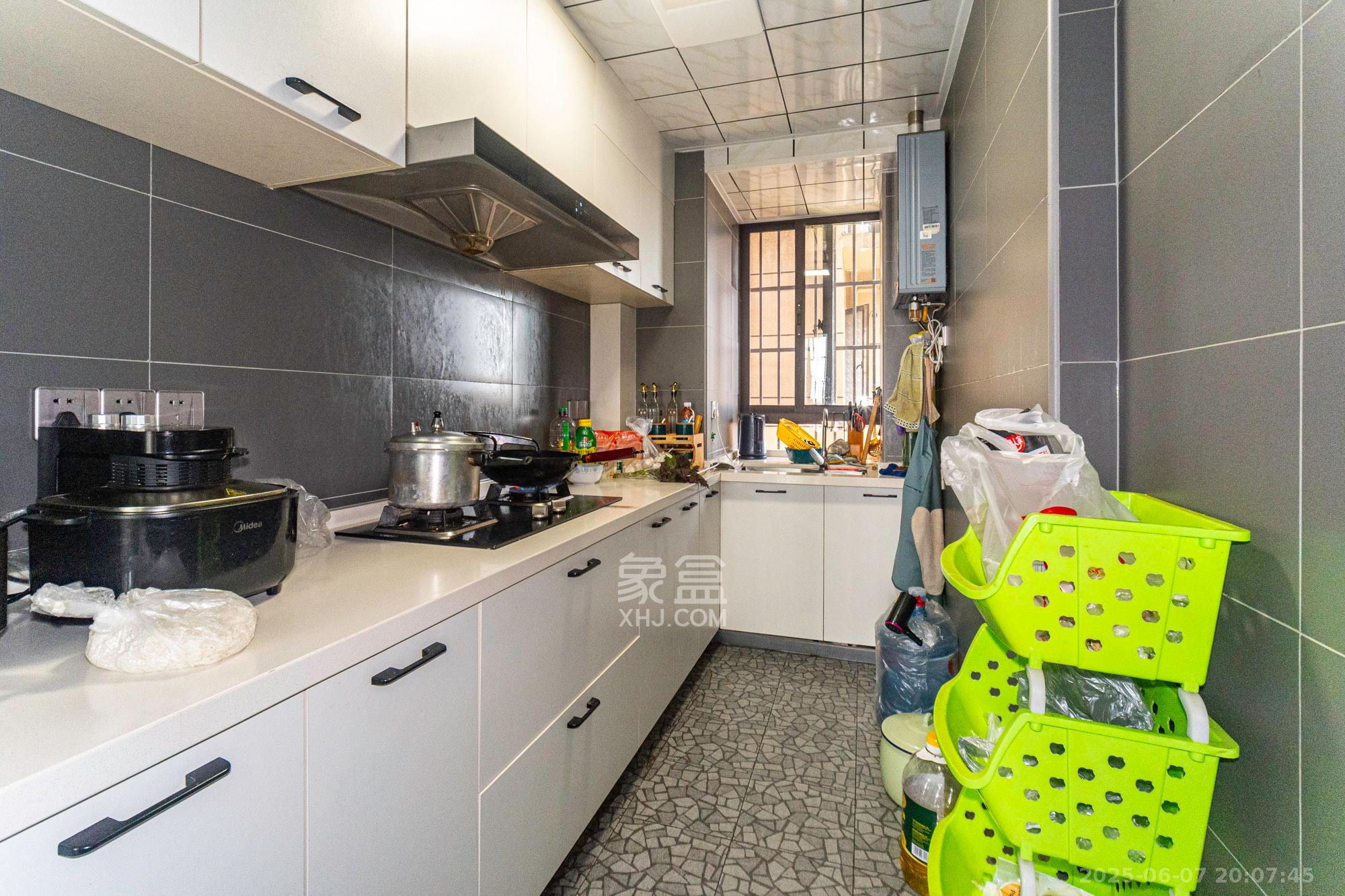 星湖湾二期高层 3室2厅2卫 72.0万 星湖湾二期高层 3室2厅2卫 72.0万厨房