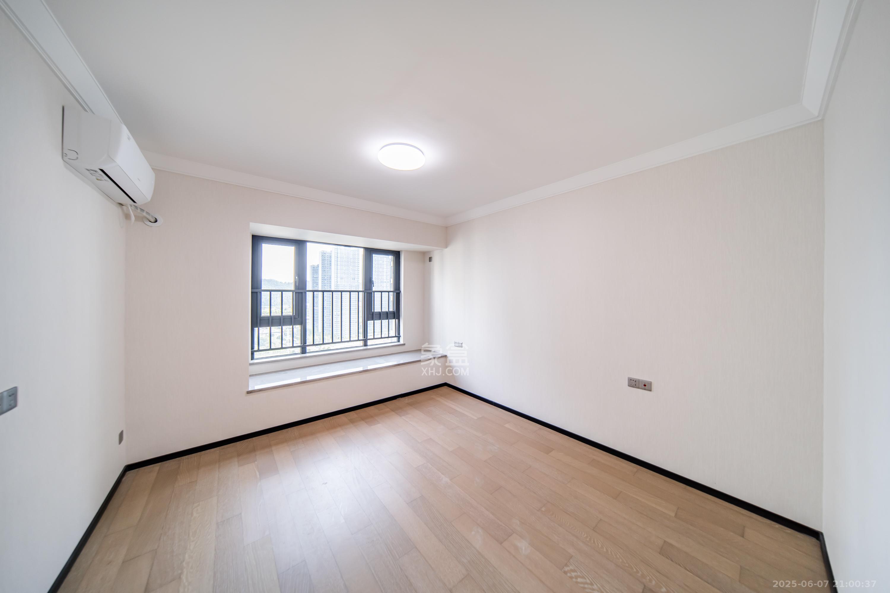 中海阅溪府 3室2厅2卫 145.0万 中海阅溪府 3室2厅2卫 145.0万卧室