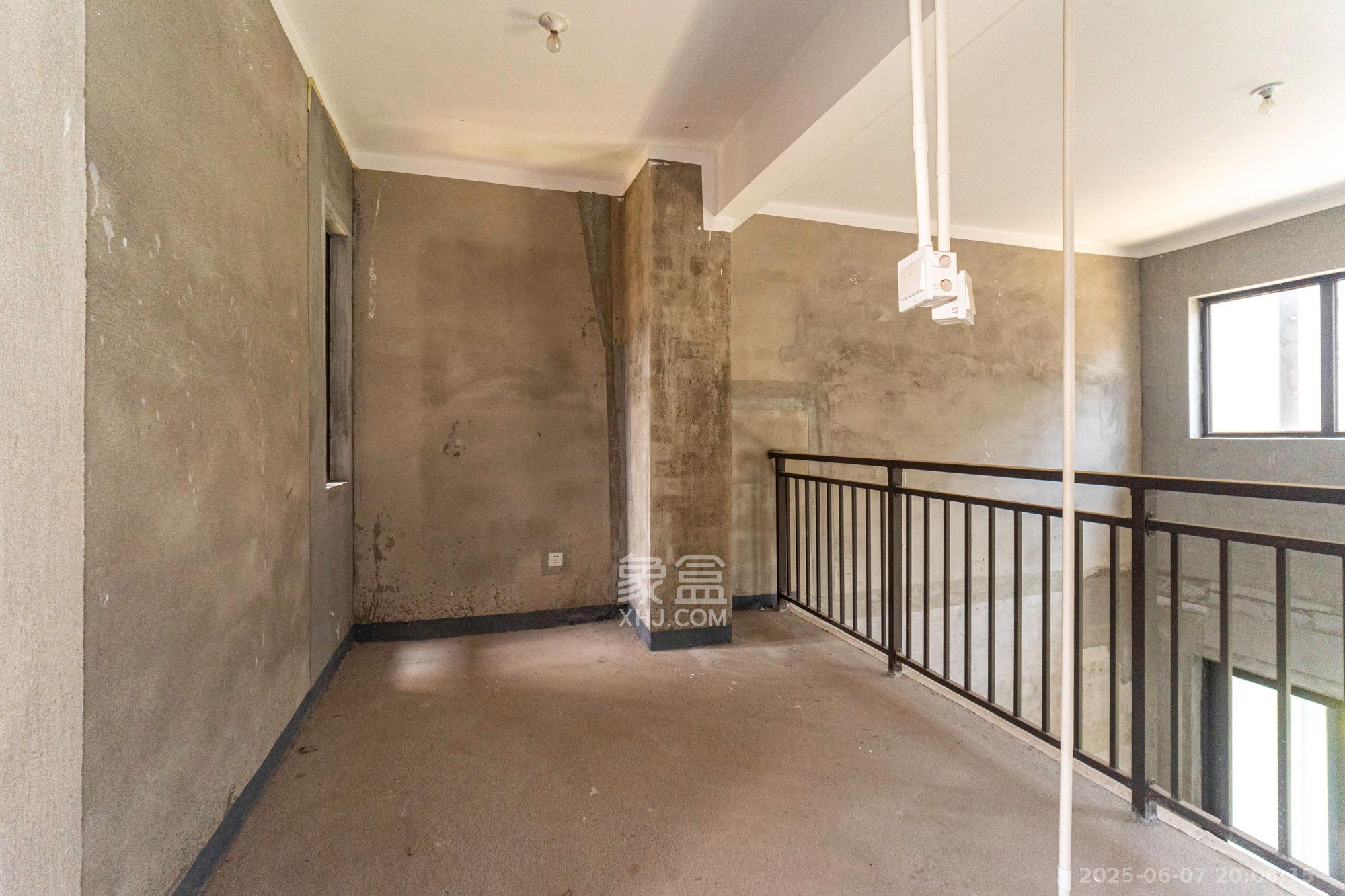 中交建发松雅院 5室4厅3卫 328.0万 中交建发松雅院 5室4厅3卫 328.0万客厅