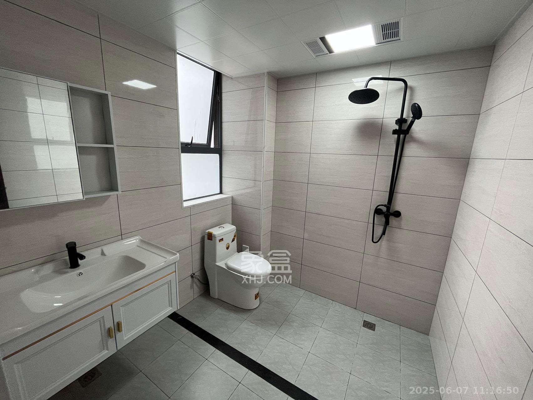 九华新城 3室2厅2卫 2000.0元/月 九华新城 3室2厅2卫 2000.0元/月室内图