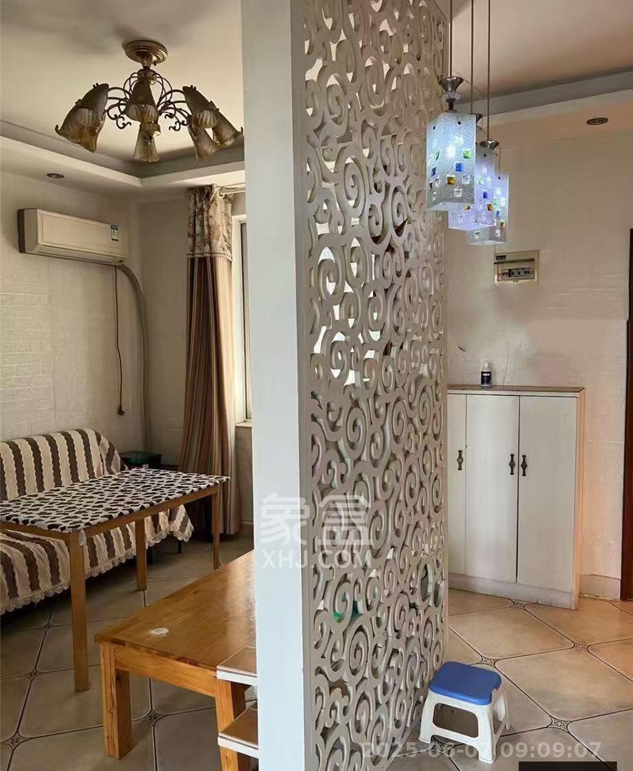 建鸿达华都(华都小户型及大华写字楼) 2室1厅1卫 2400.0元/月 建鸿达华都(华都小户型及大华写字楼) 2室1厅1卫 2400.0元/月室内图