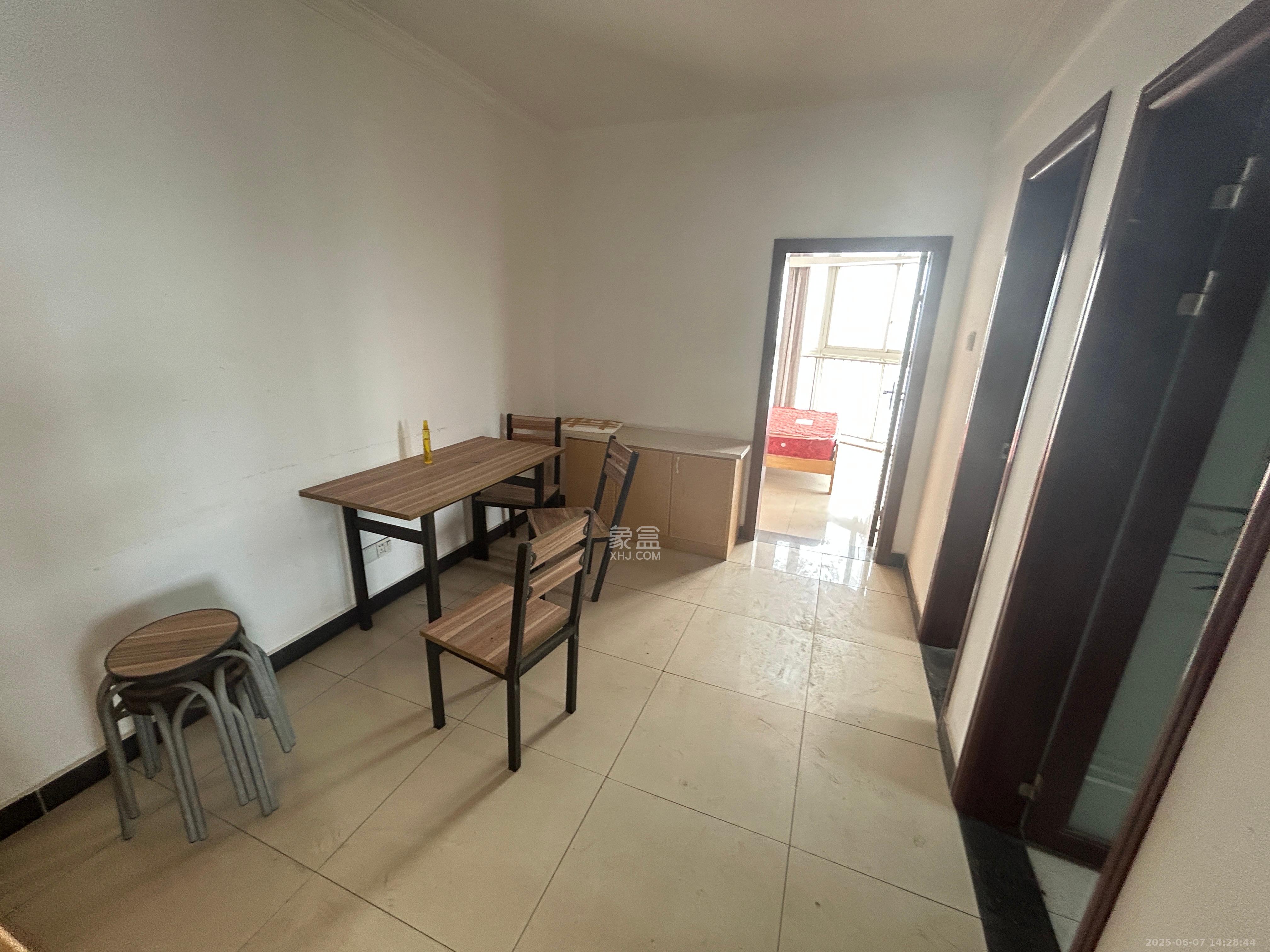 三城花苑(一,二,三期) 2室2厅1卫 1000.0元/月 三城花苑(一,二,三期) 2室2厅1卫 1000.0元/月室内图