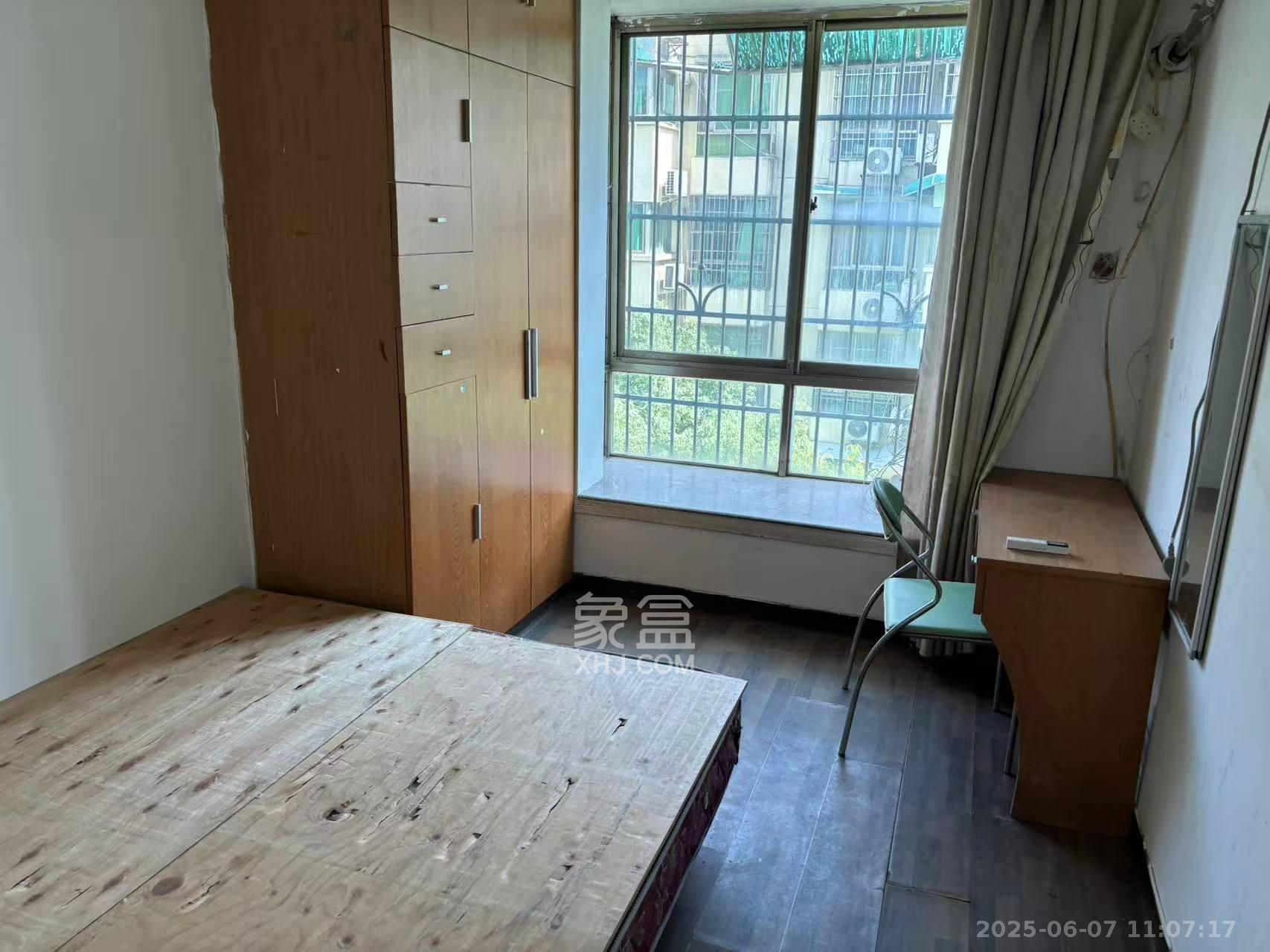 仁和家园  3室1厅2卫   1800.00元/月室内图