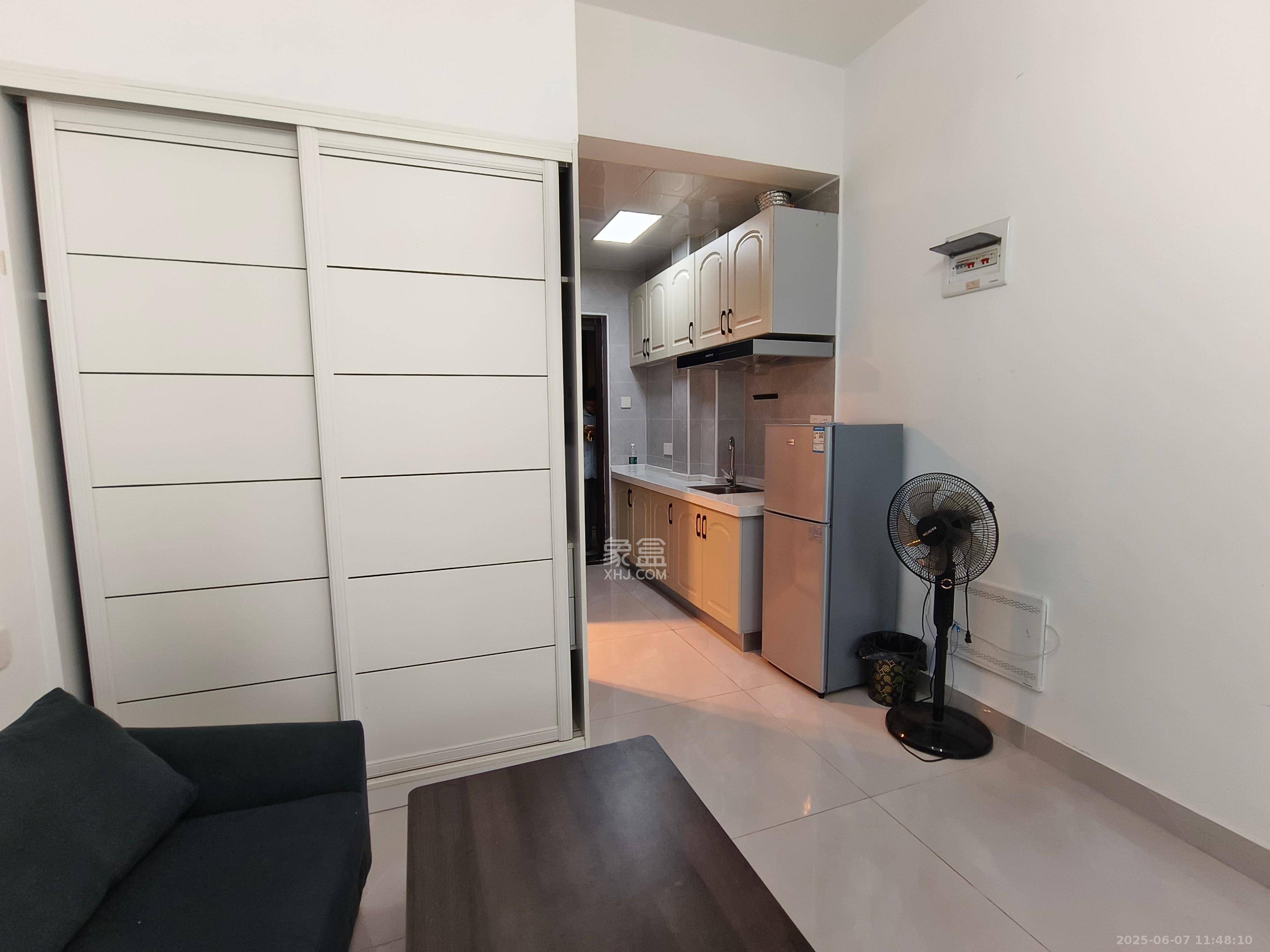 东盈商业广场(华泉城市广场)  1室0厅1卫    1800.0元/月 东盈商业广场(华泉城市广场)  1室0厅1卫    1800.0元/月室内图