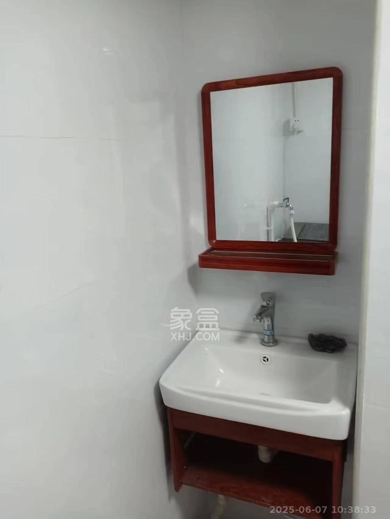 洋湖时代  1室1厅1卫   1400.00元/月室内图